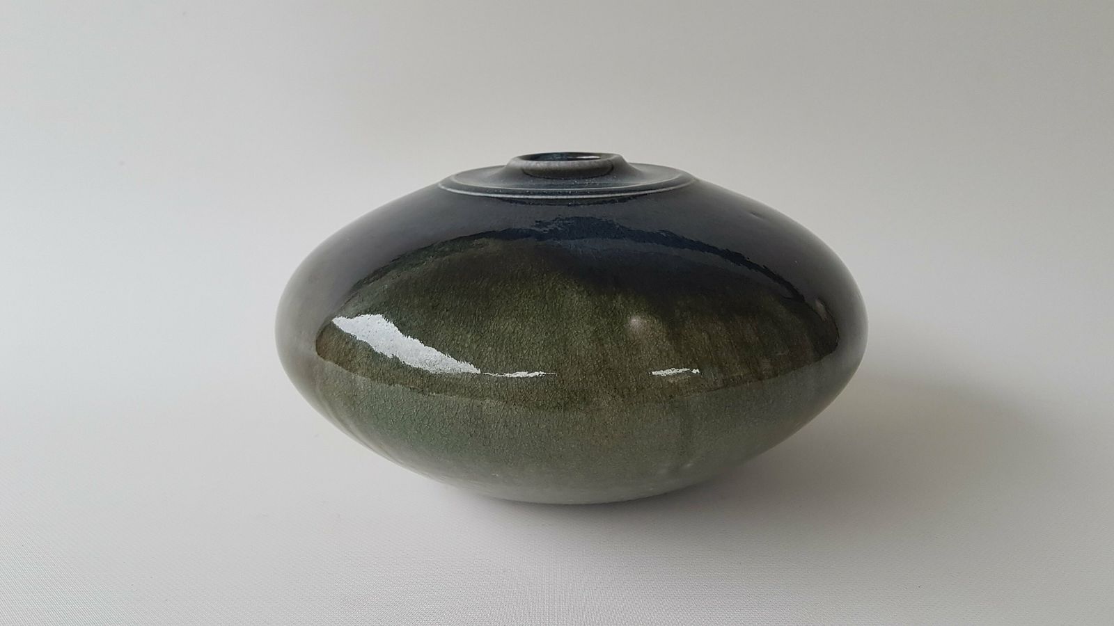 photo furniture Ernst Stauber Ufo Shaped Vase With A Crystal Salt Glaze