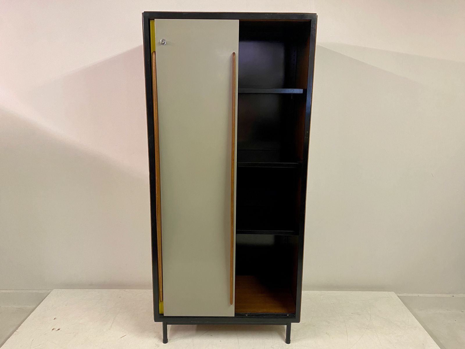 photo buy Bicoloured Cabinet By Willy Van Der Meeren For Tubax