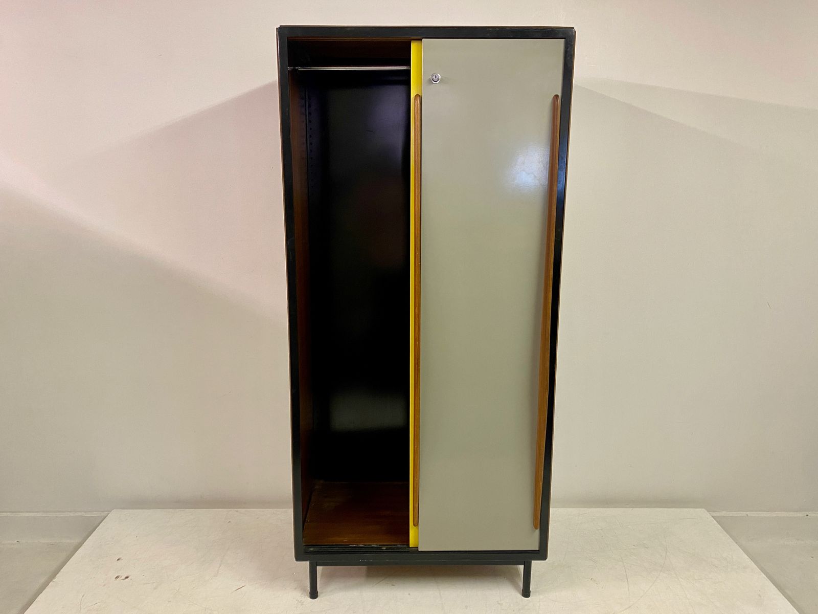 photo vintage Bicoloured Cabinet By Willy Van Der Meeren For Tubax