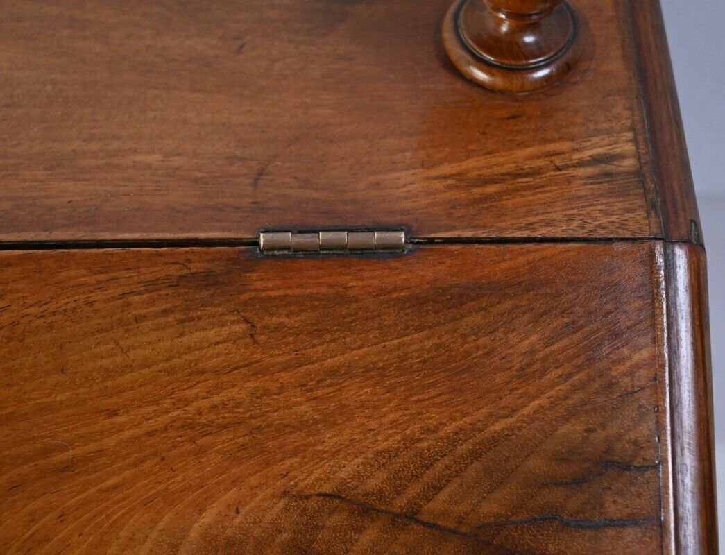 photo furniture Small Mahogany Music Stand, Louis Philippe Period – Mid 19th Century