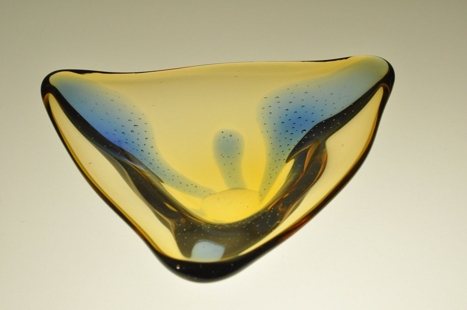 Hana Machovska Mstisov Glazen Schaal, Geel Glas, Gele Schaal, Tsjechisch Glas, Pizzicato, Vintage Glazen Schaal, Antieke Schalen, Art Glass Schaal photo for sale
