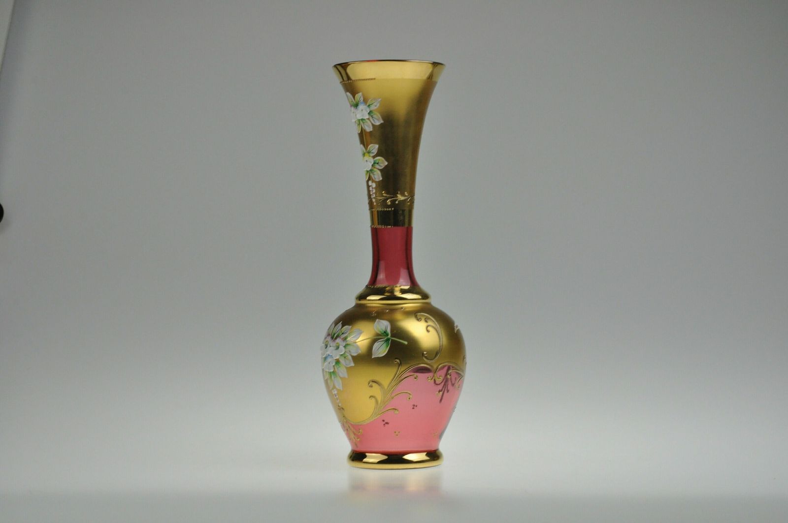 Vintage Glazen Vaas Met Email En 24k Goud, Tsjechisch Glas, Kunstglas, Handgemaakt, Emailvaas, Rode Vaas photo furniture