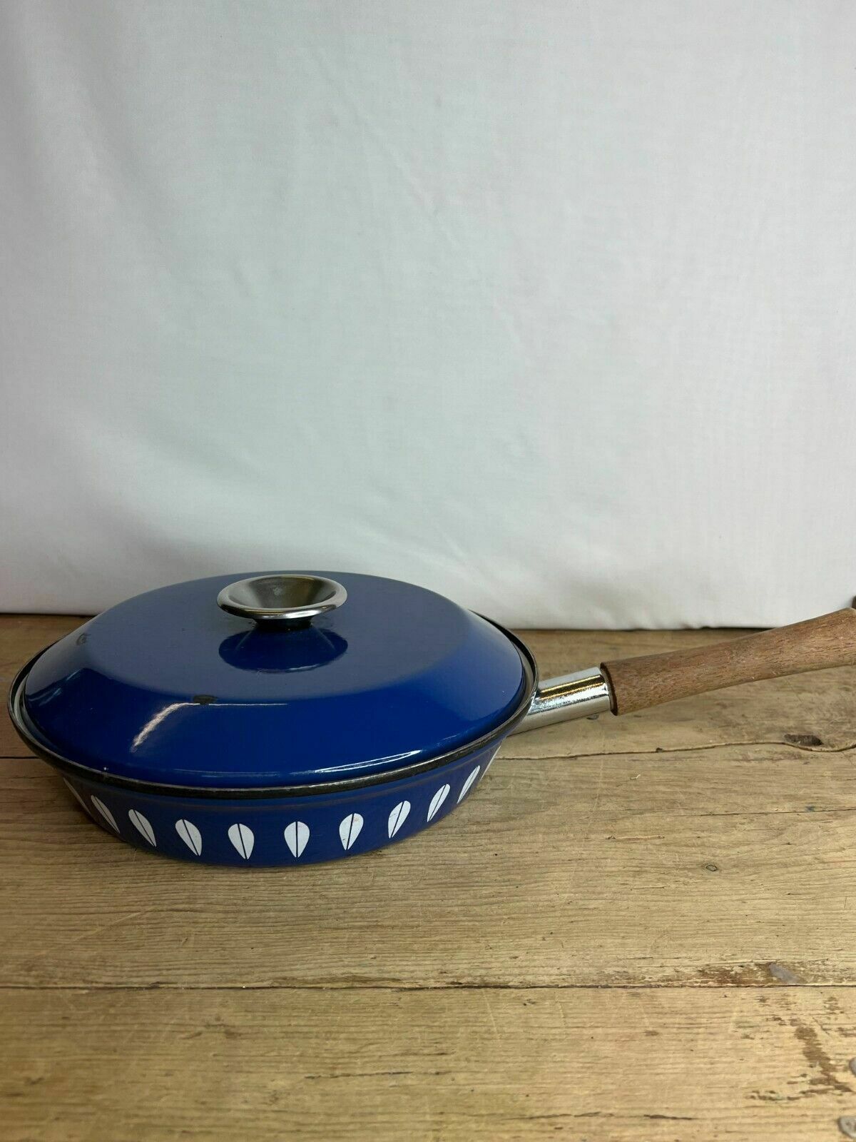 Vintage Catherine Holm Cast Iron Blue Enamel Saucepan And Lid Lotus Leaf