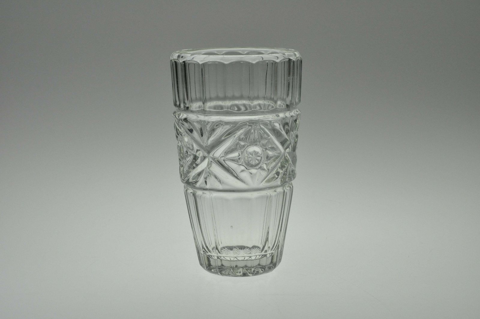 Vintage Tsjechische Glazen Vaas, Vintage Vaas, Glazen Vaas, Sklo Union, Geperst Glas Vaas, Tsjechisch Glas, Vintage Bloemenvaas, Mid Century Glas photo furniture