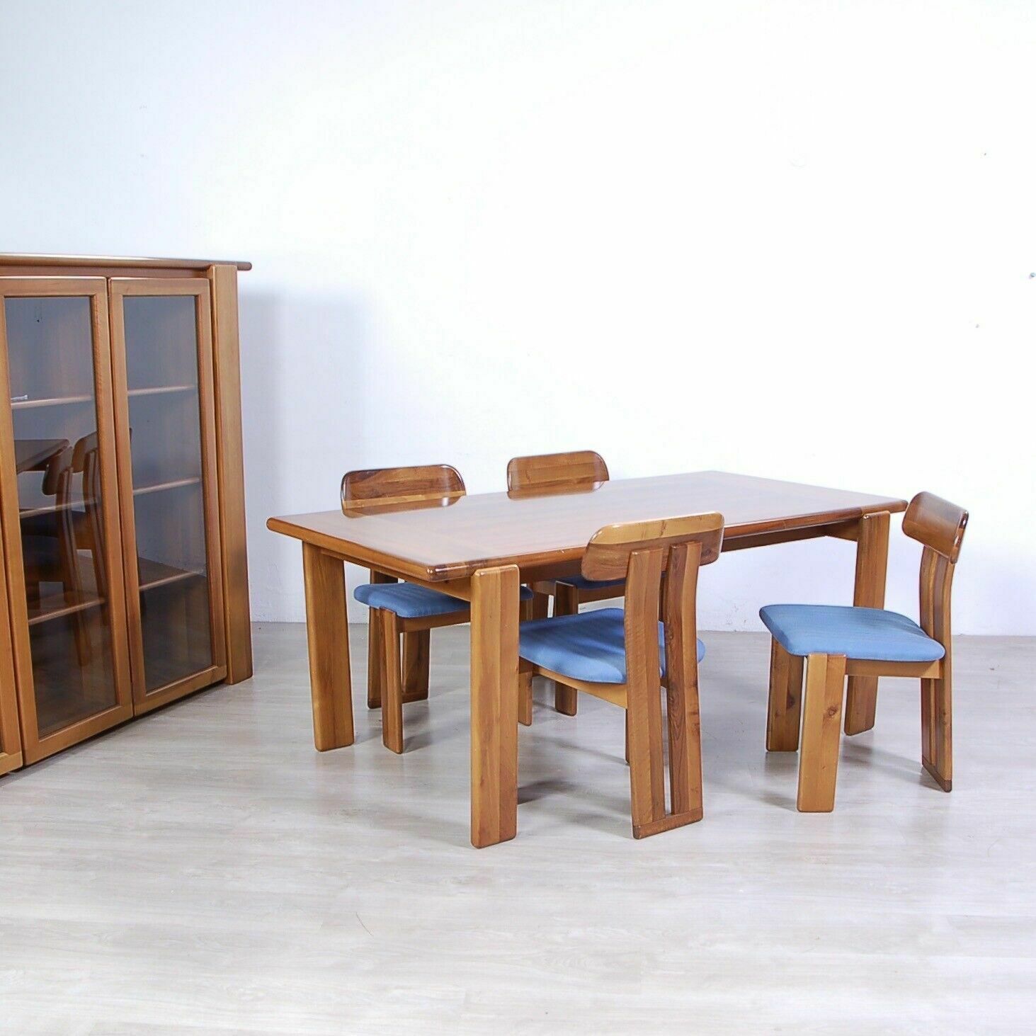 photo vinterior Set Of 4 Walnut Chairs, Marengo Series, Designed By Tarcisio Colzani For Mobilgirgi, 1970s
