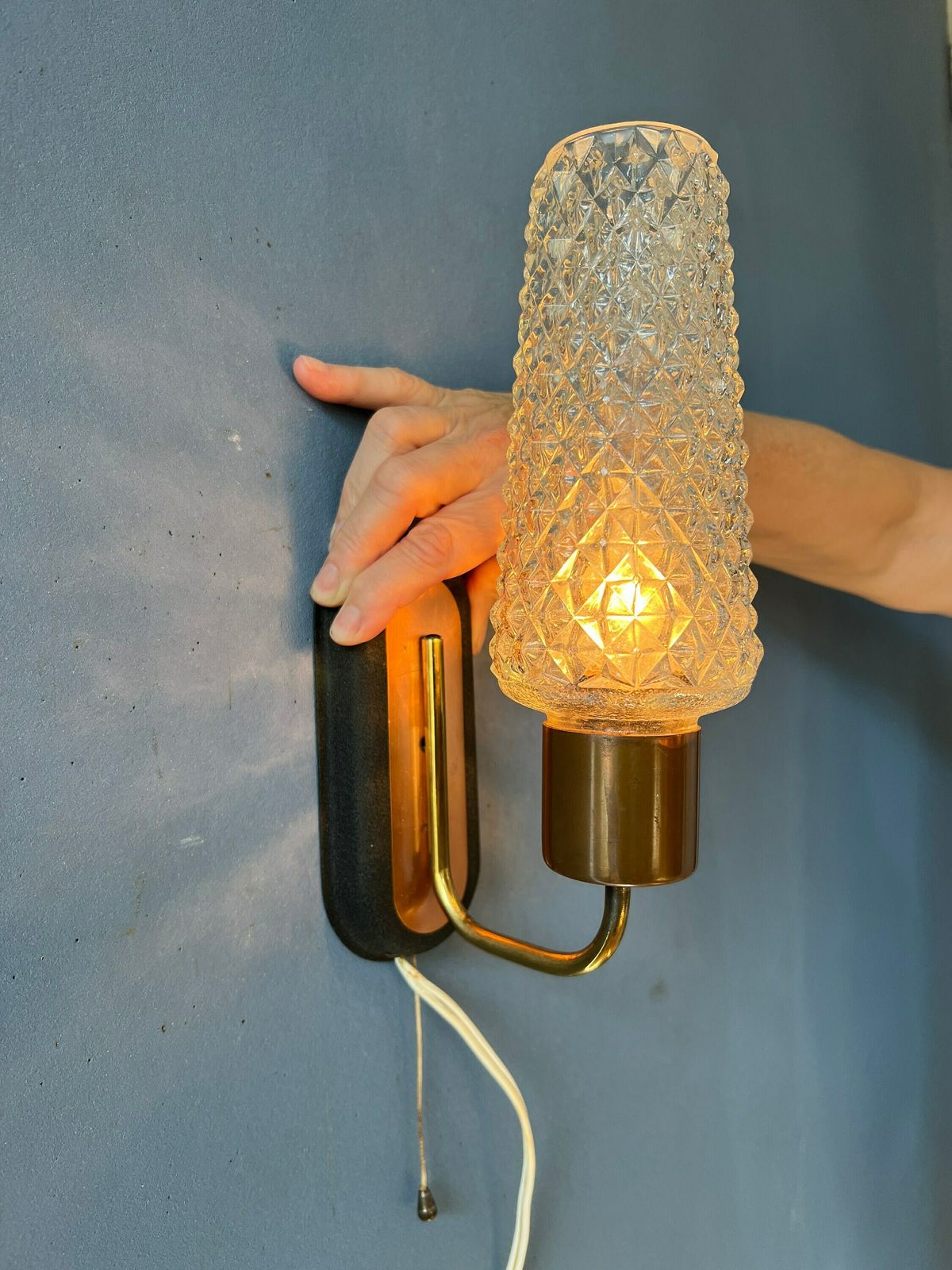 Mid Century Deense Wandlamp Met Glazen Kap | Scandinavische Glazen Wandlamp photo furniture