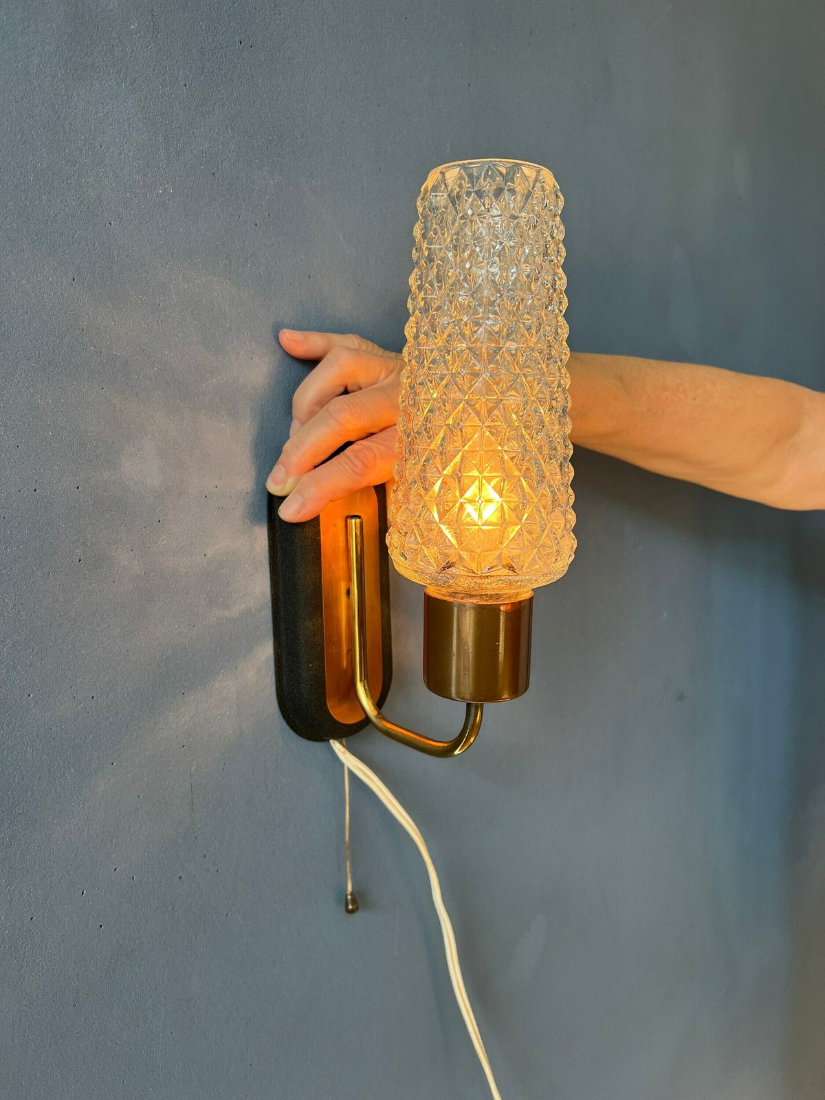 Mid Century Deense Wandlamp Met Glazen Kap | Scandinavische Glazen Wandlamp photo Verlichting