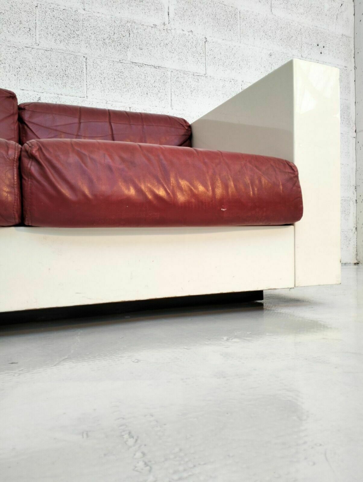 White Saratoga Sofa By Massimo And Lella Vignelli For Poltronova 60s, 70s photo Furniture