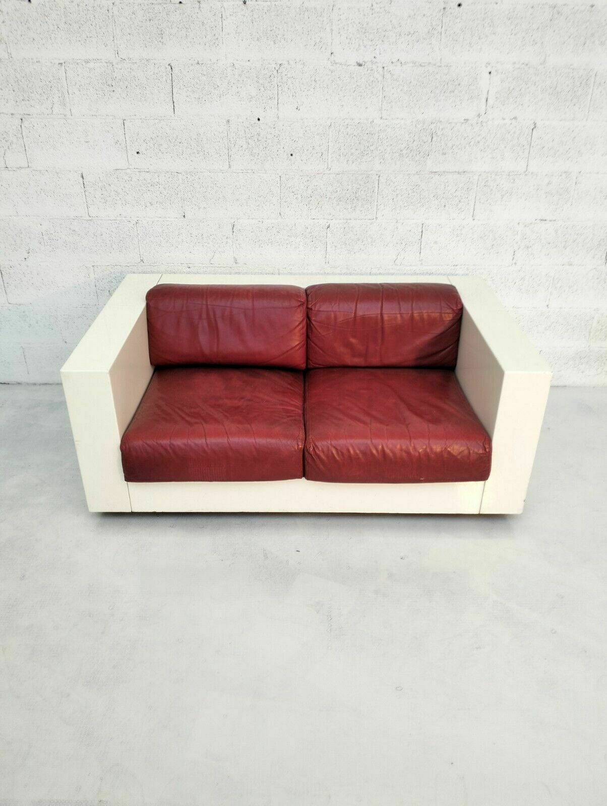 White Saratoga Sofa By Massimo And Lella Vignelli For Poltronova 60s, 70s photo vintage