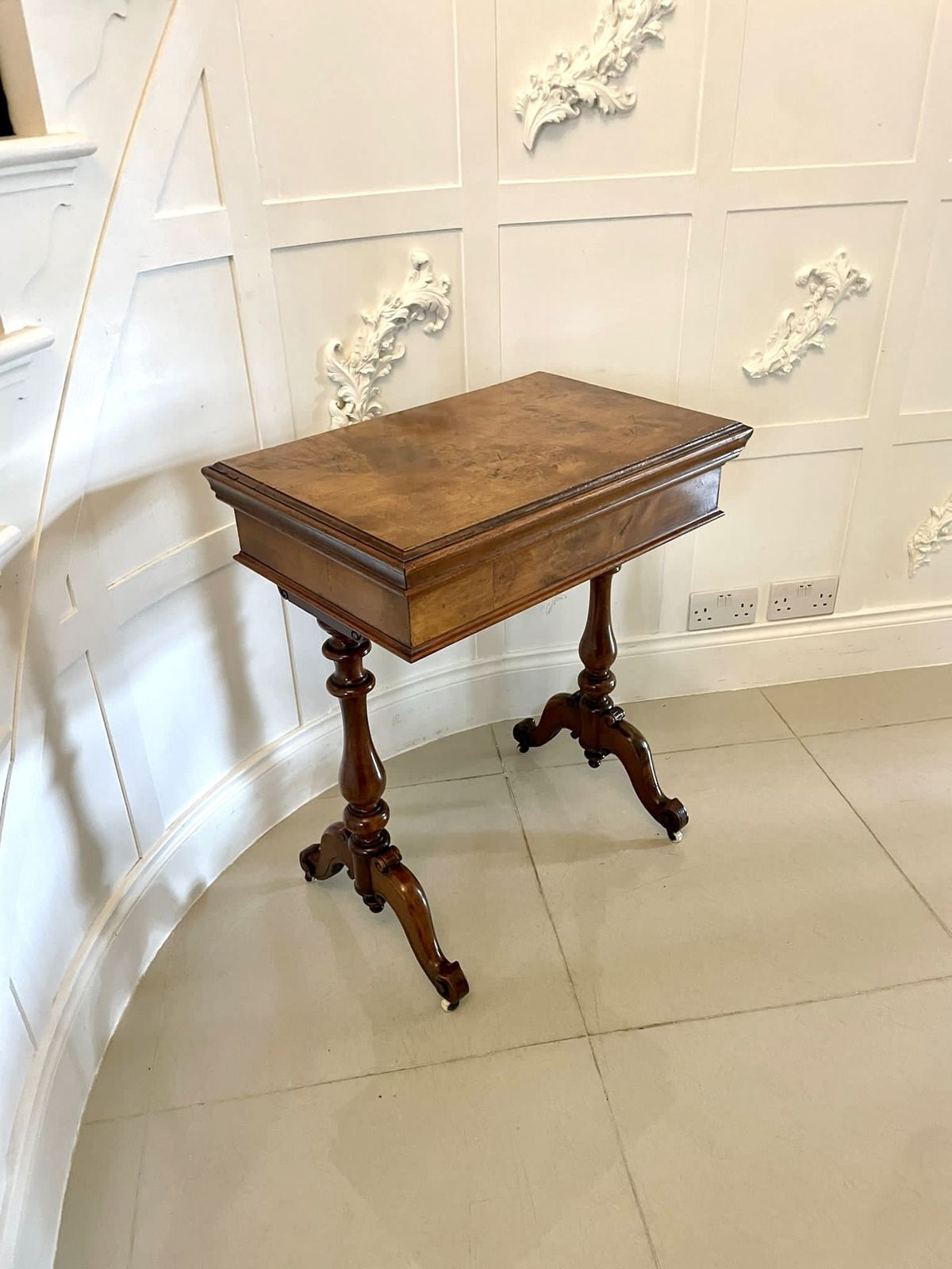 Unusual Antique 19th Century Quality Burr Walnut Jardiniere Table