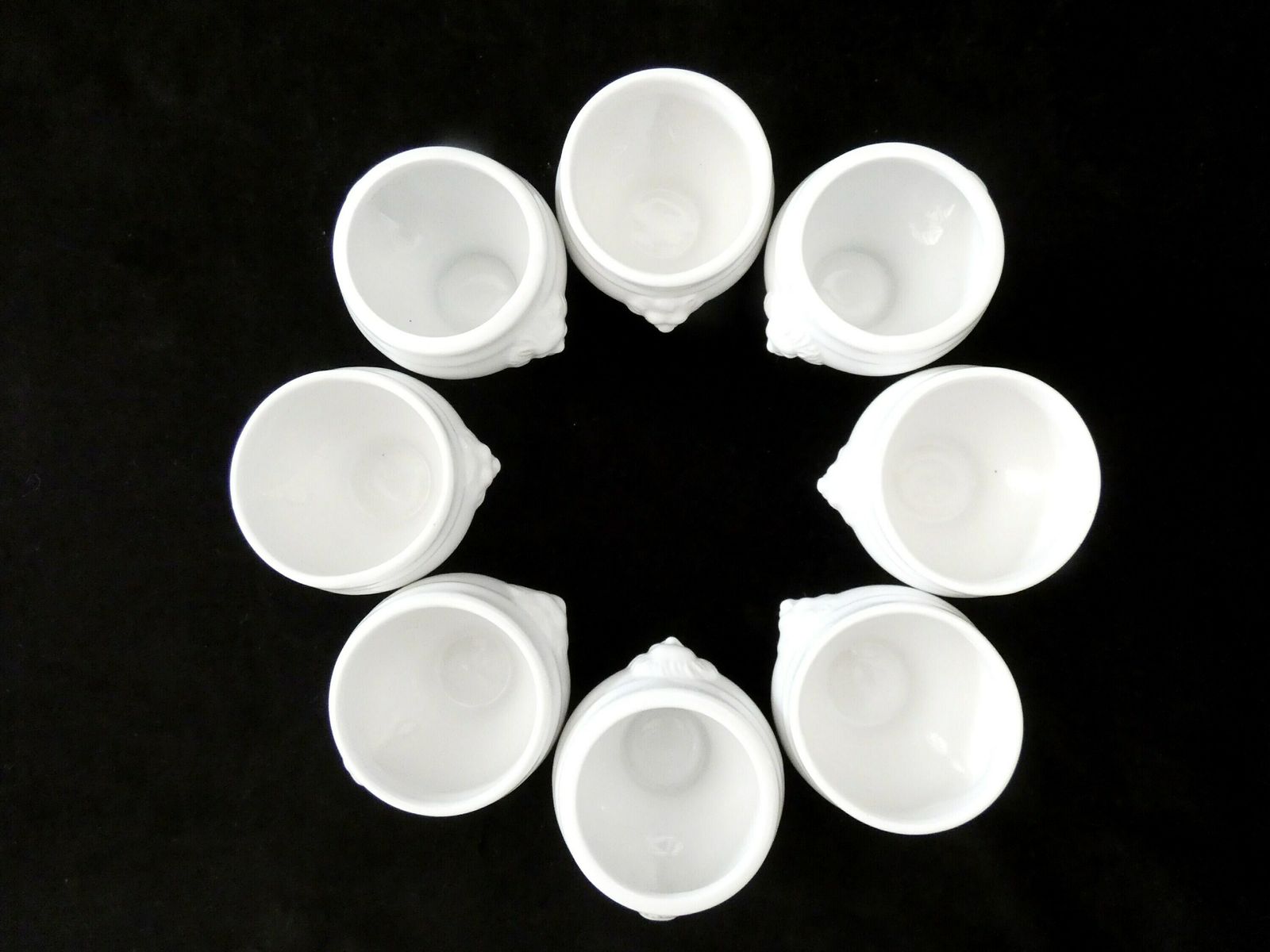 8 Vintage Franse Kleine Sauskom­Men Met Leeuwenkop – Wit Porseleinen Voetstuk – Bistro Servies photo for sale