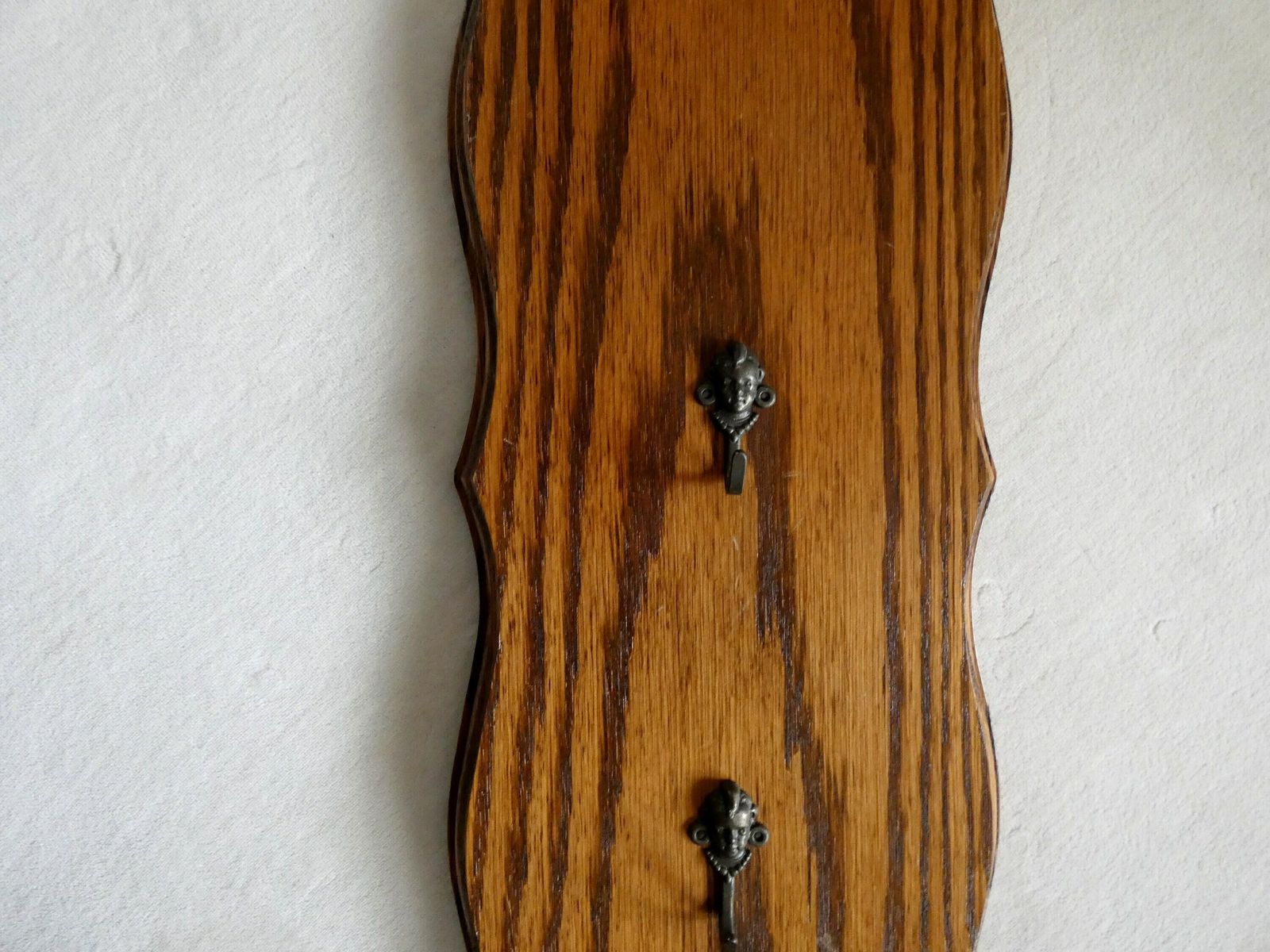 Vintage Houten Sleutelrek – Bruin – 6 Messing Haken – Mid Century – Ganginrichting – Frankrijk photo Meubels