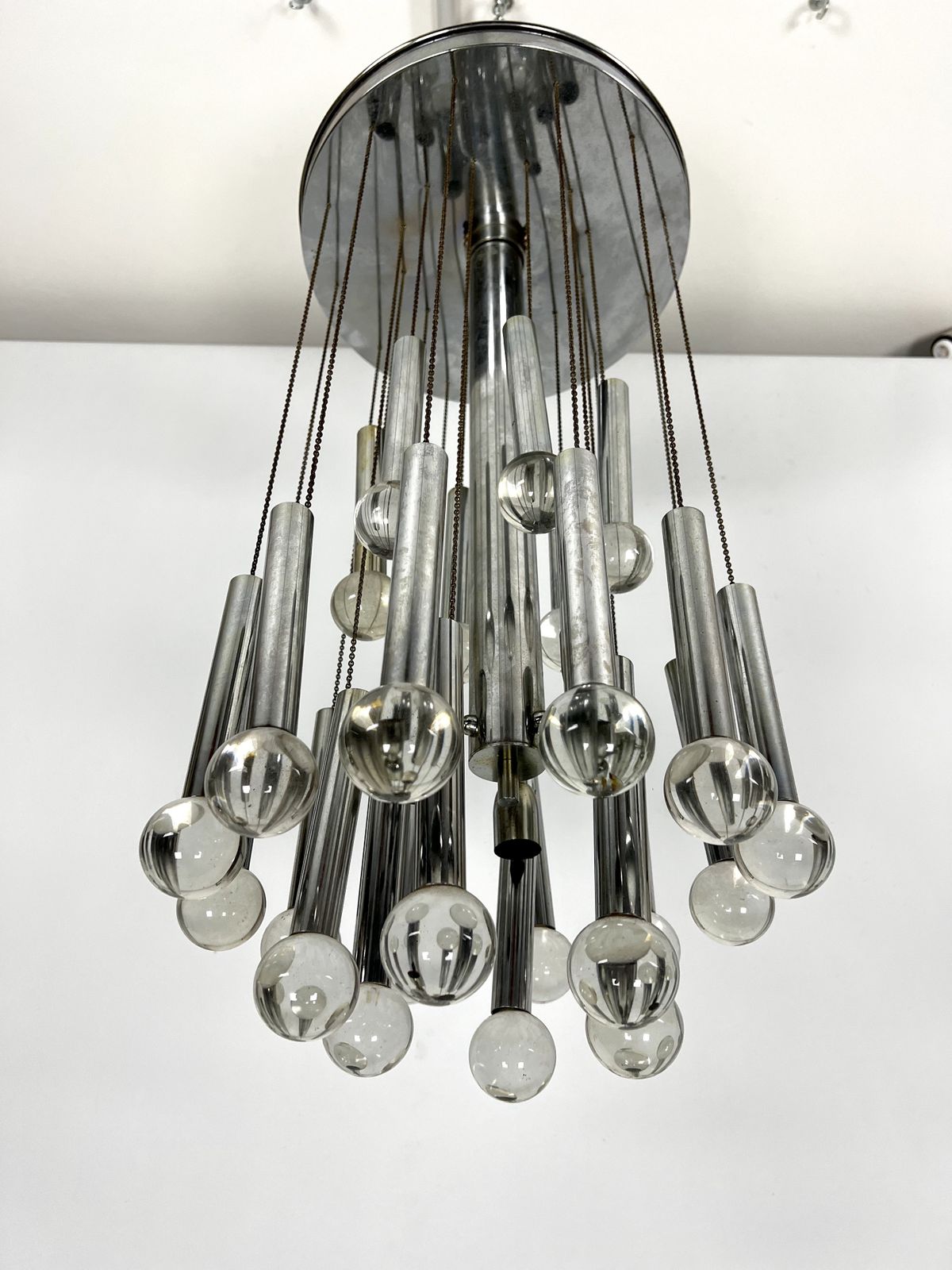 Sciolari, Iconic Glass Sphere And Chrome Chandelier. Italy 1960s photo vinterior