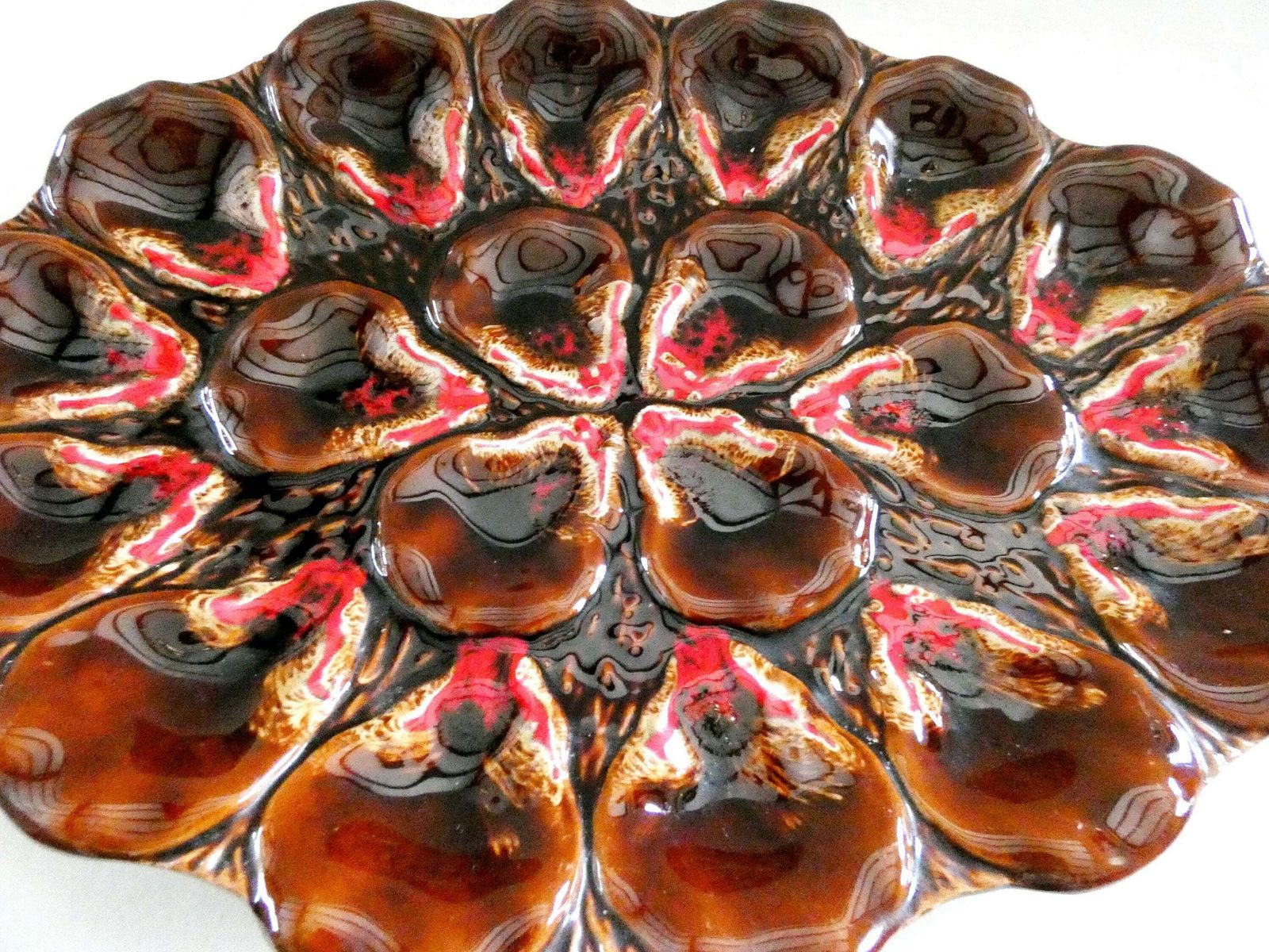 Groot Vallauris Oesterschotel – Vintage Frans Majolica Aardewerk, Mid Century, Bruin, Wit En Rood photo buy