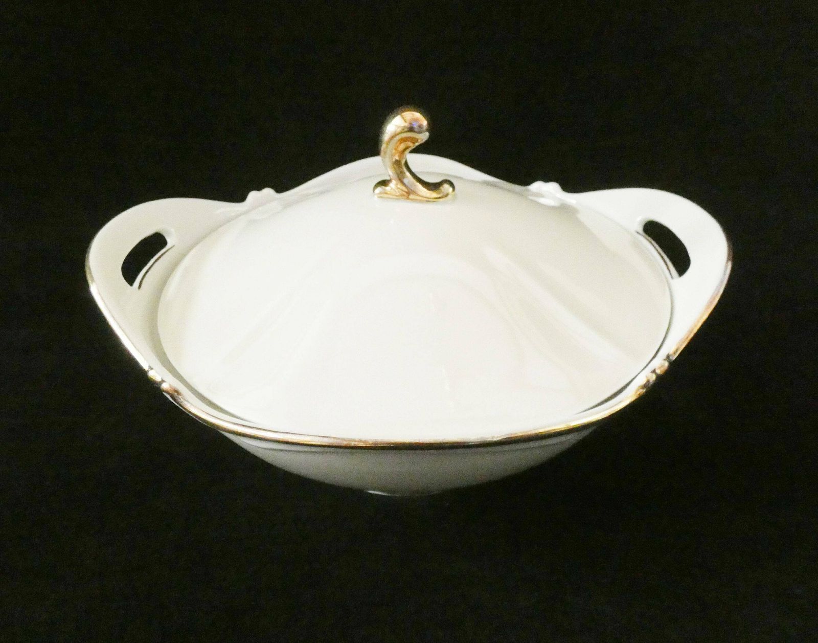 Vintage Z&Co Tirschenreuth Serveerschaal Wit Beiers Porselein Gouden Rand Duitsland Aardewerk Terrine Dekselschaal Saladeschaal photo furniture