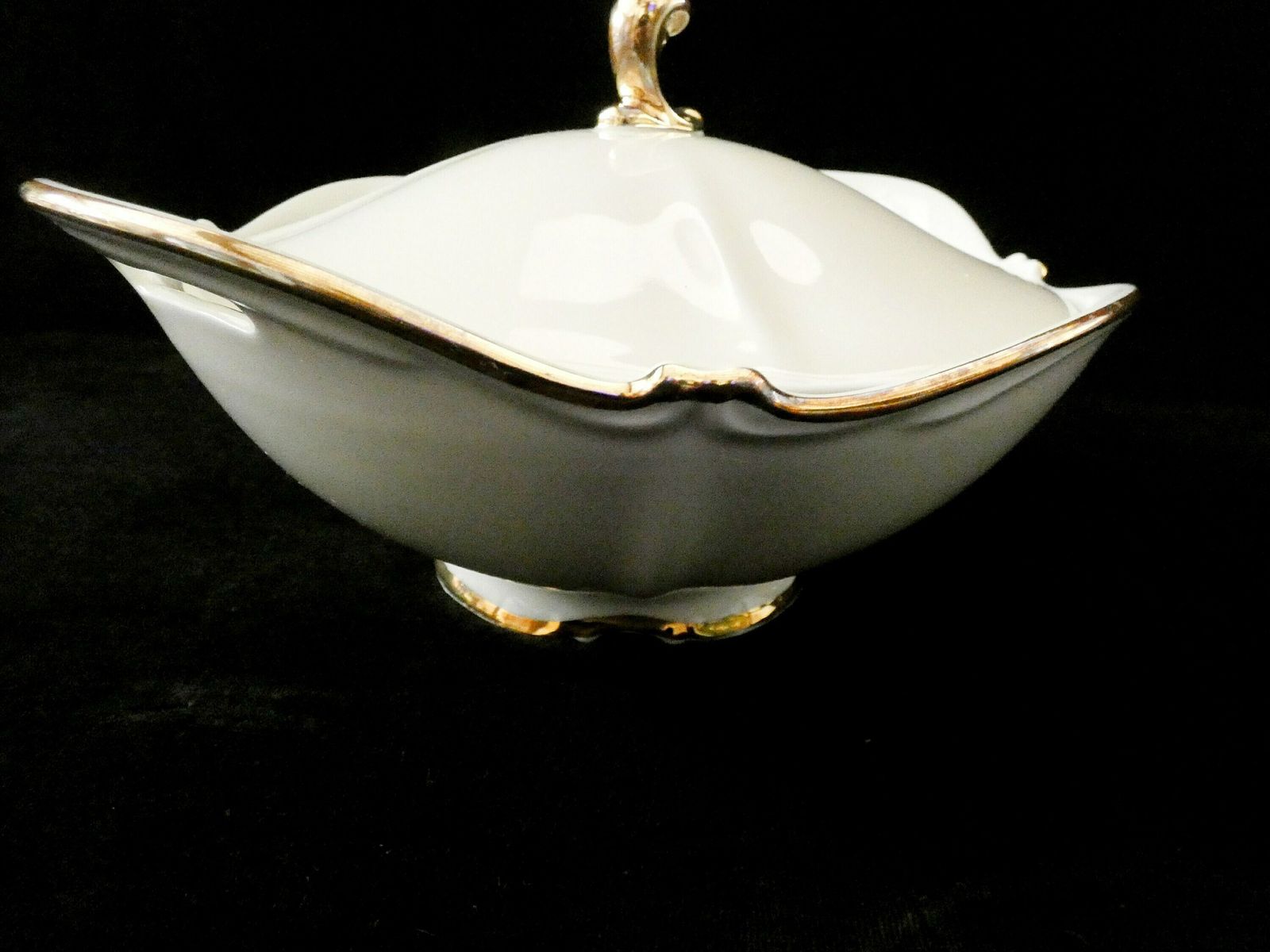 Vintage Z&Co Tirschenreuth Serveerschaal Wit Beiers Porselein Gouden Rand Duitsland Aardewerk Terrine Dekselschaal Saladeschaal photo Woonaccessoires