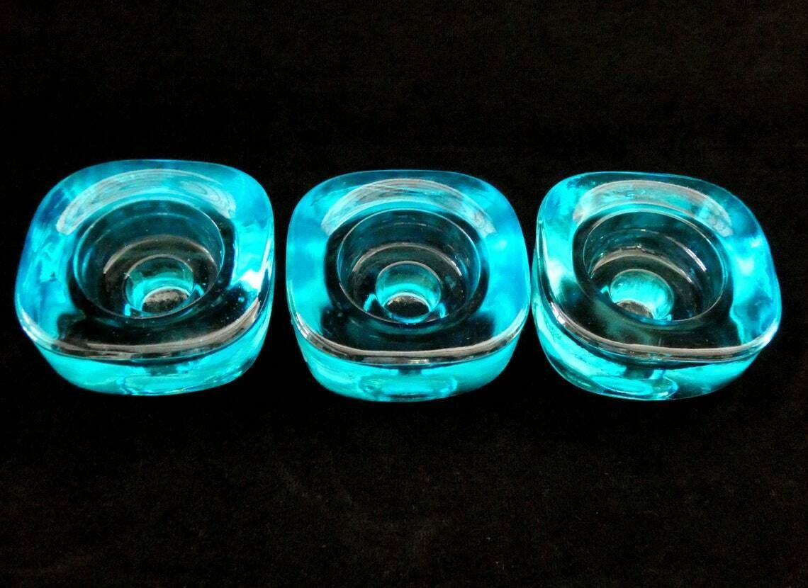 3 Vintage Franse Kandelaars Van Turquoise Glas – Art Deco Stijl, Retro Blauwe Theelichthouders, Aqua Kandelaars photo furniture