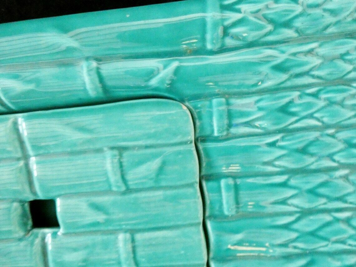 photo furniture Vintage Turquoise Aspergeschaal, Frans Majolica Aspergebord, Turquoise Barbotine Aspergeschaal, Frankrijk Ca. Jaren 1950