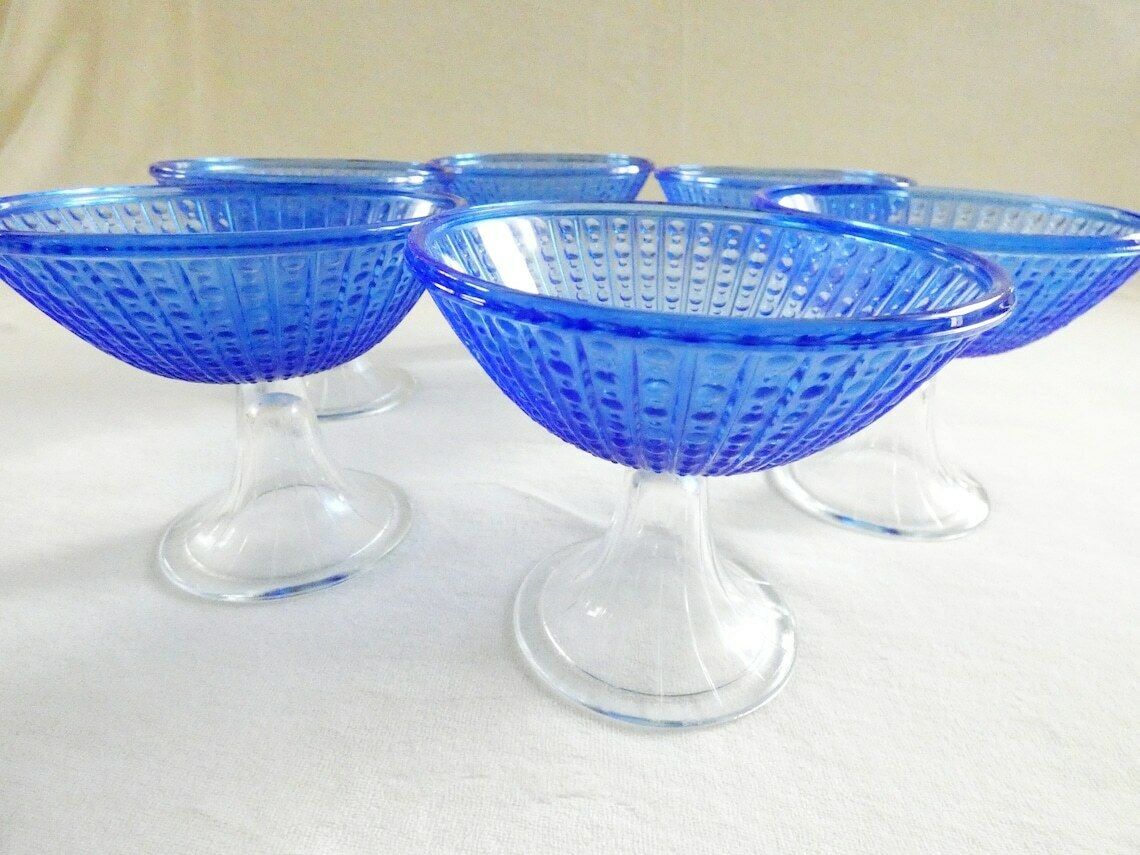 photo furniture 6 Vintage Blauwe Kristallen Ijscoupes Art Deco Puddingschalen Dessertserviesset Jaren 60