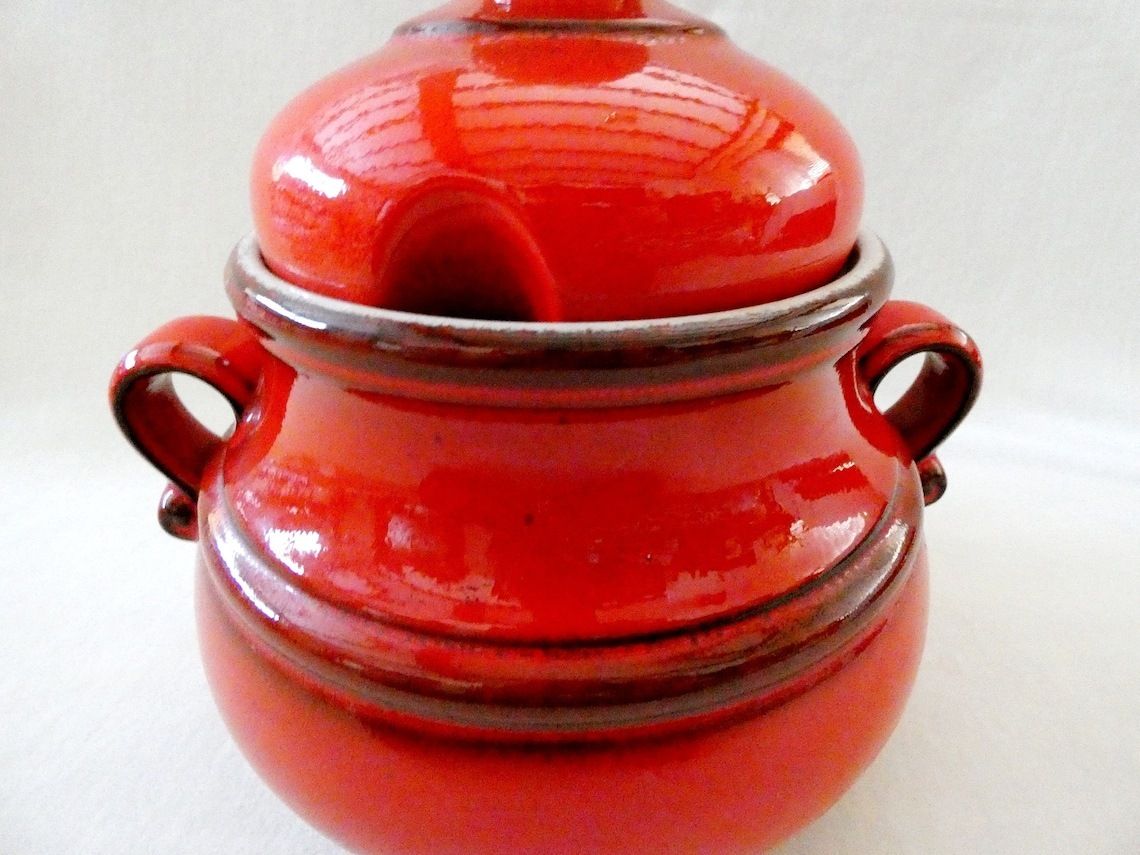 Grote Vintage Franse Terrine, Rood Keramisch Servies, Mid Century Majolica Soepterrine photo furniture