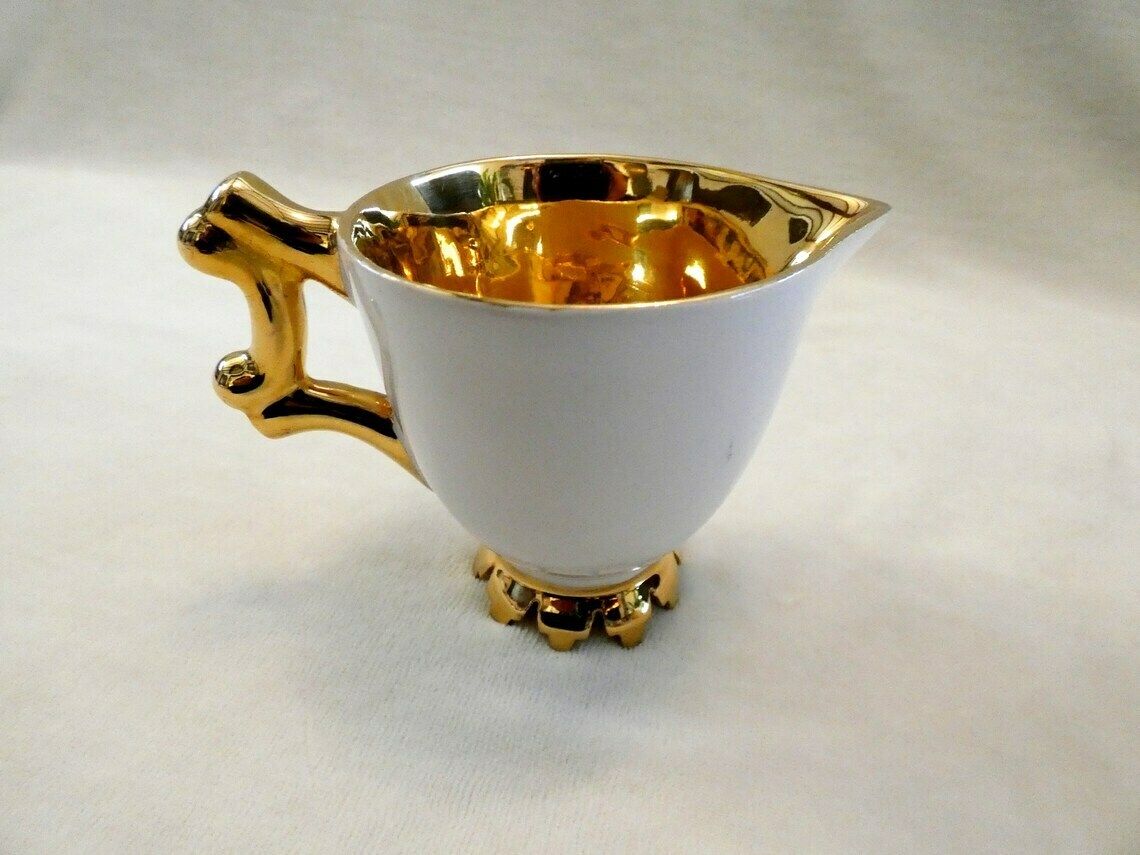 Antiek Italiaans melk-/roomkannetje, vintage wit en 22k goud, wit melkkannetje vintage Italiaans porselein, zeldzaam melkpotje, Italië jaren 1930 photo furniture