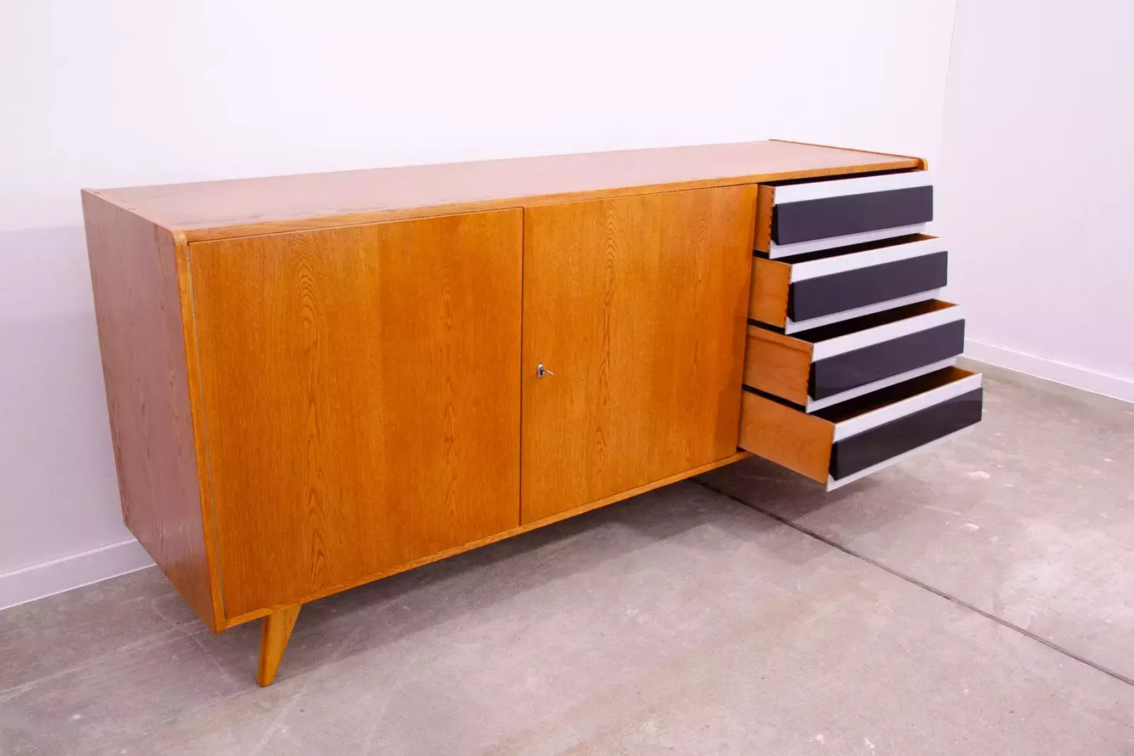 photo for sale Mid Century U 460 Dressoir Van Jiří Jiroutek Voor Interiér Praha, Tsjecho Slowakije