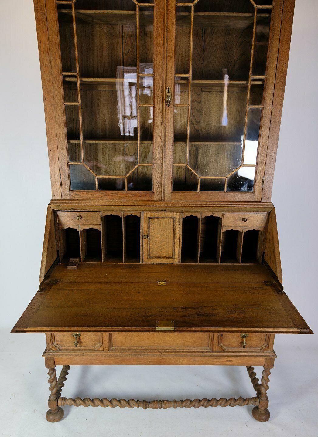 Chatol With Upper Cabinet In Oak, England From 1890s photo vinterior