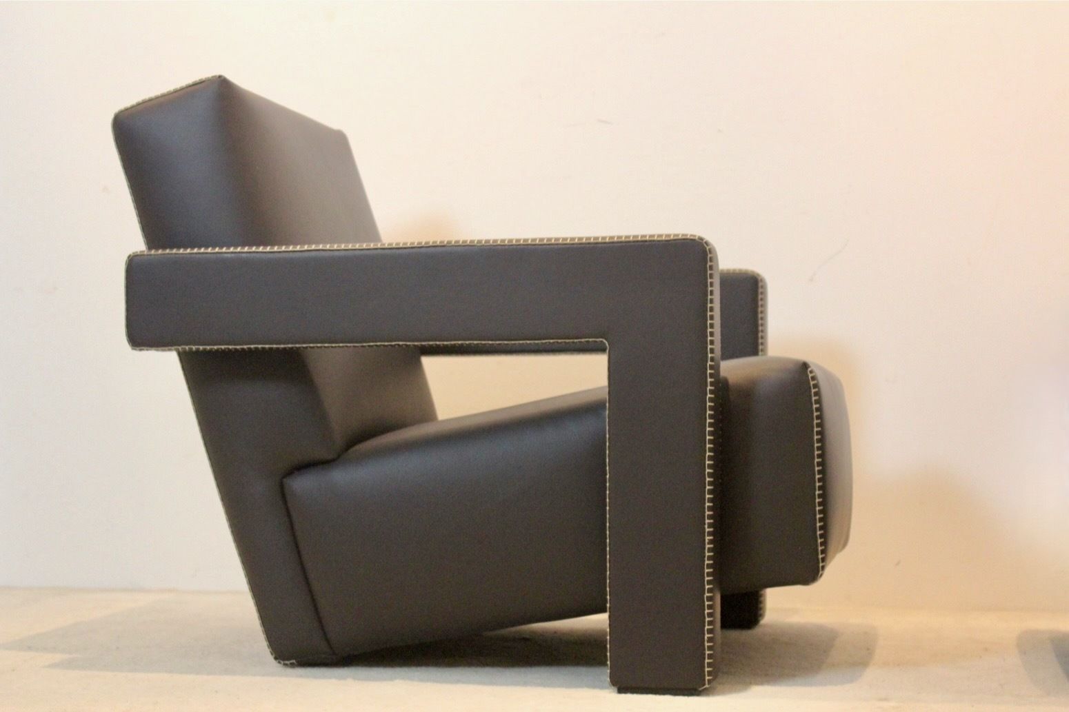 photo vintage Chocolate Brown Leather ‘Utrecht’ Lounge Chairs By Gerrit Rietveld For Cassina