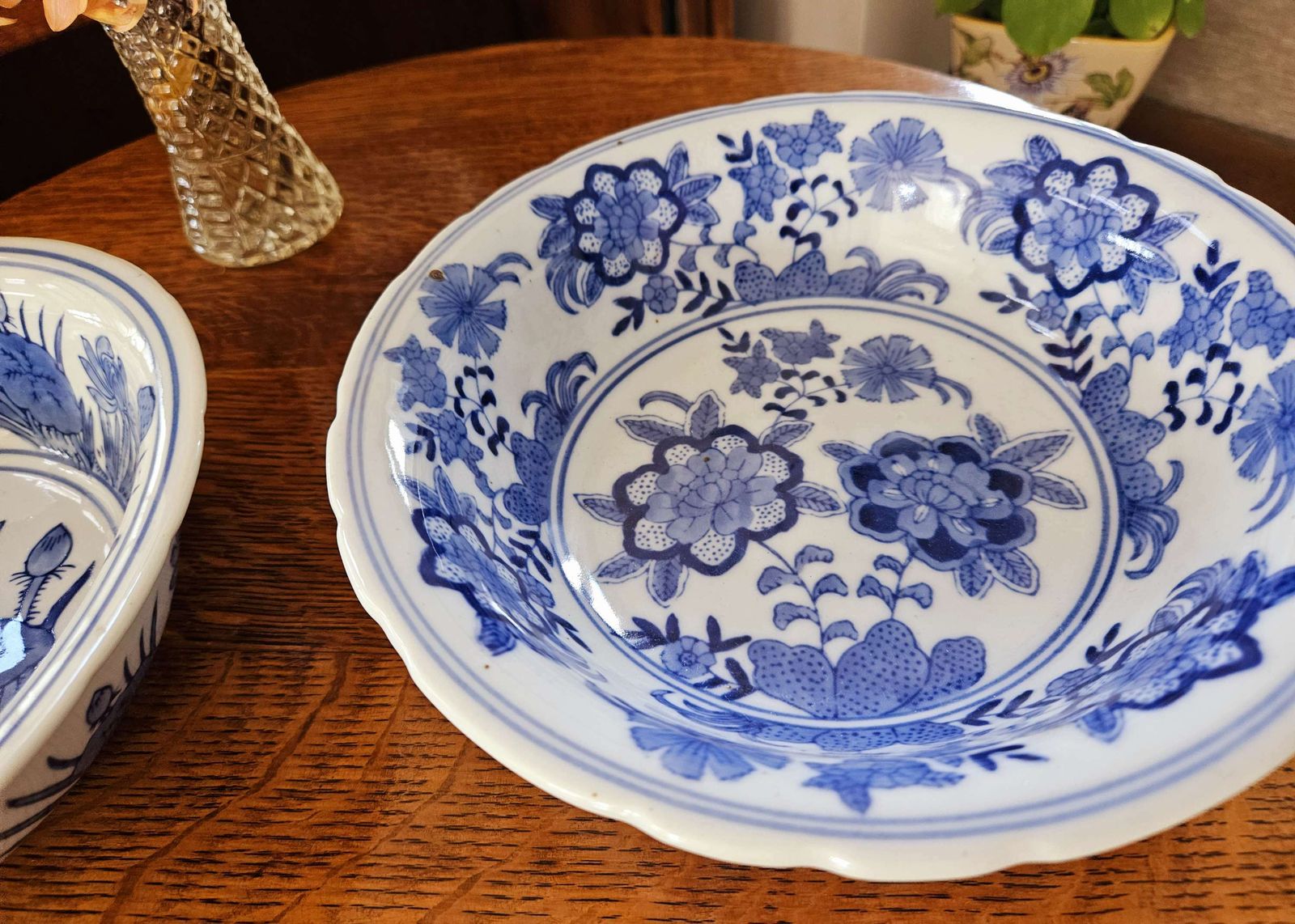 photo furniture Pair Of Blue & White Chinese Serving Bowls