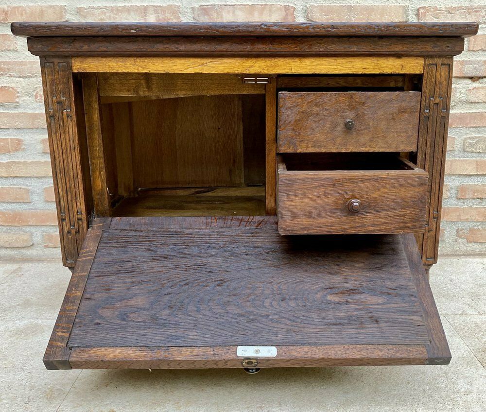 photo vinterior Late 19th Century French Carved Oak Coffer