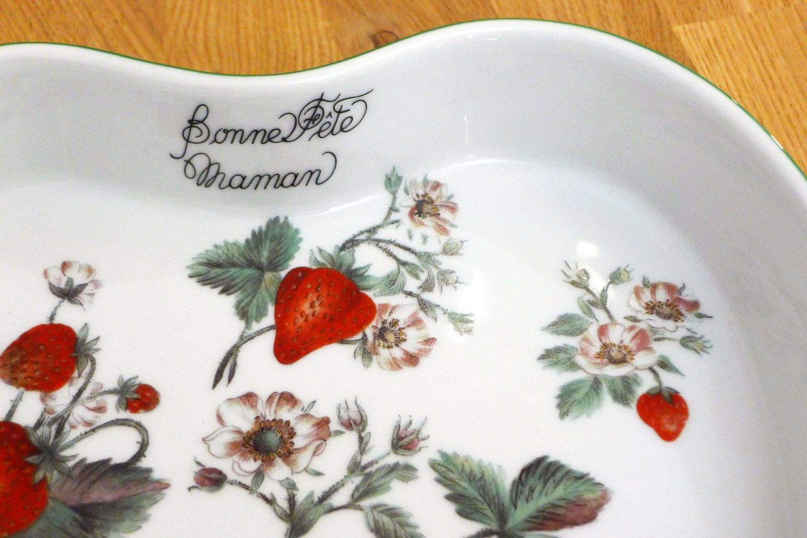 Heart & Strawberries Dish photo vinterior