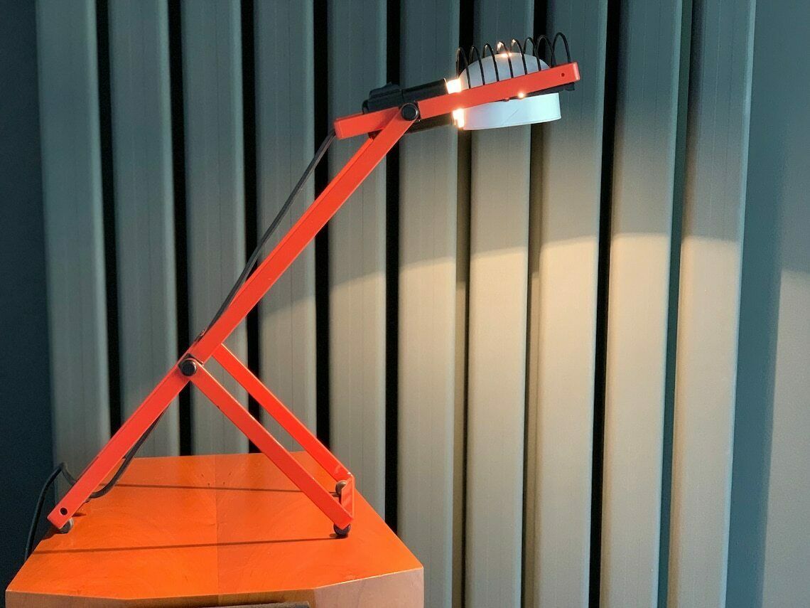 Red Lamp Model "Sintesi" By Tavolo By Ernesto Gismondi For Artemide / Italy 70s photo vintage