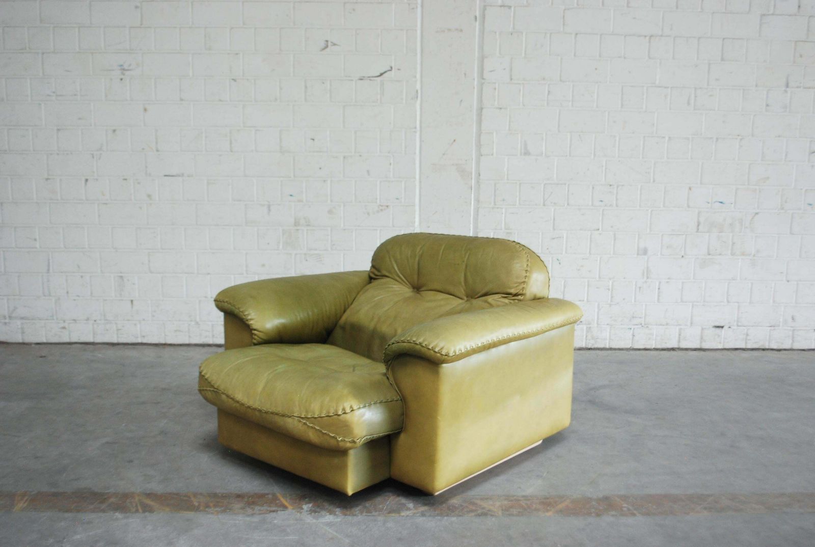 De Sede James Bond Leather Lounge Chair Ds 101 Olive Green photo 3706.0