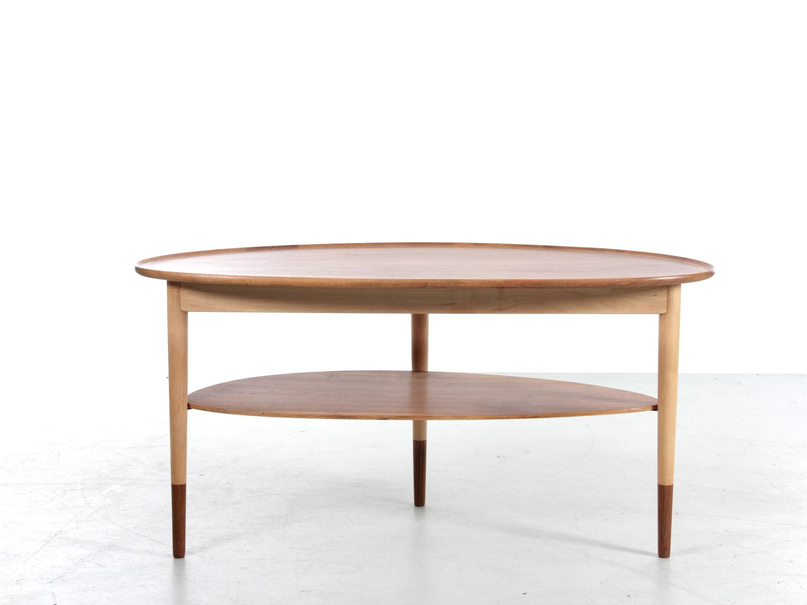 photo furniture Mid Century Modern Scandinavian Coffeee Table In Walnut