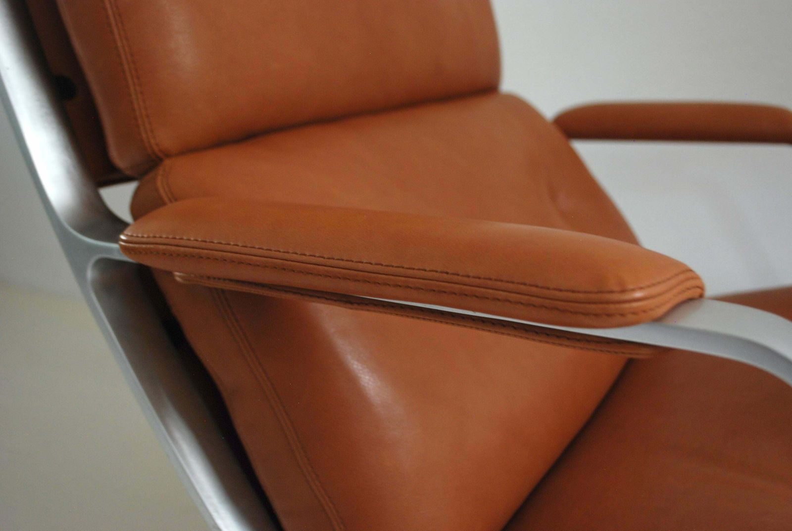 photo buy Kill International Fk 85 Lounge Chair Cognac Natural By Kastholm & Fabricius