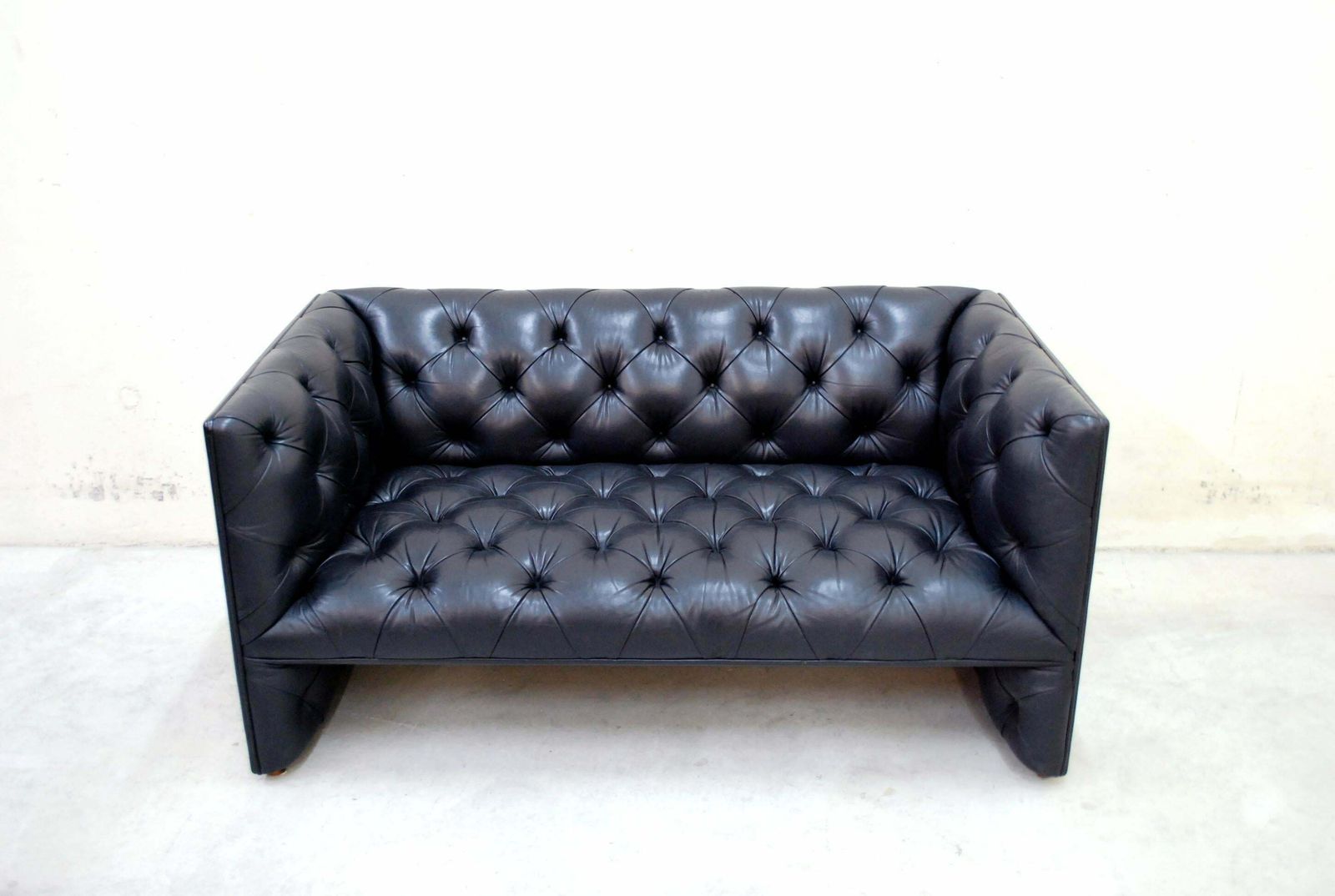 Wittmann Black Leather Sofa Model Edwards Design By Eward B. Tuttle photo vintage