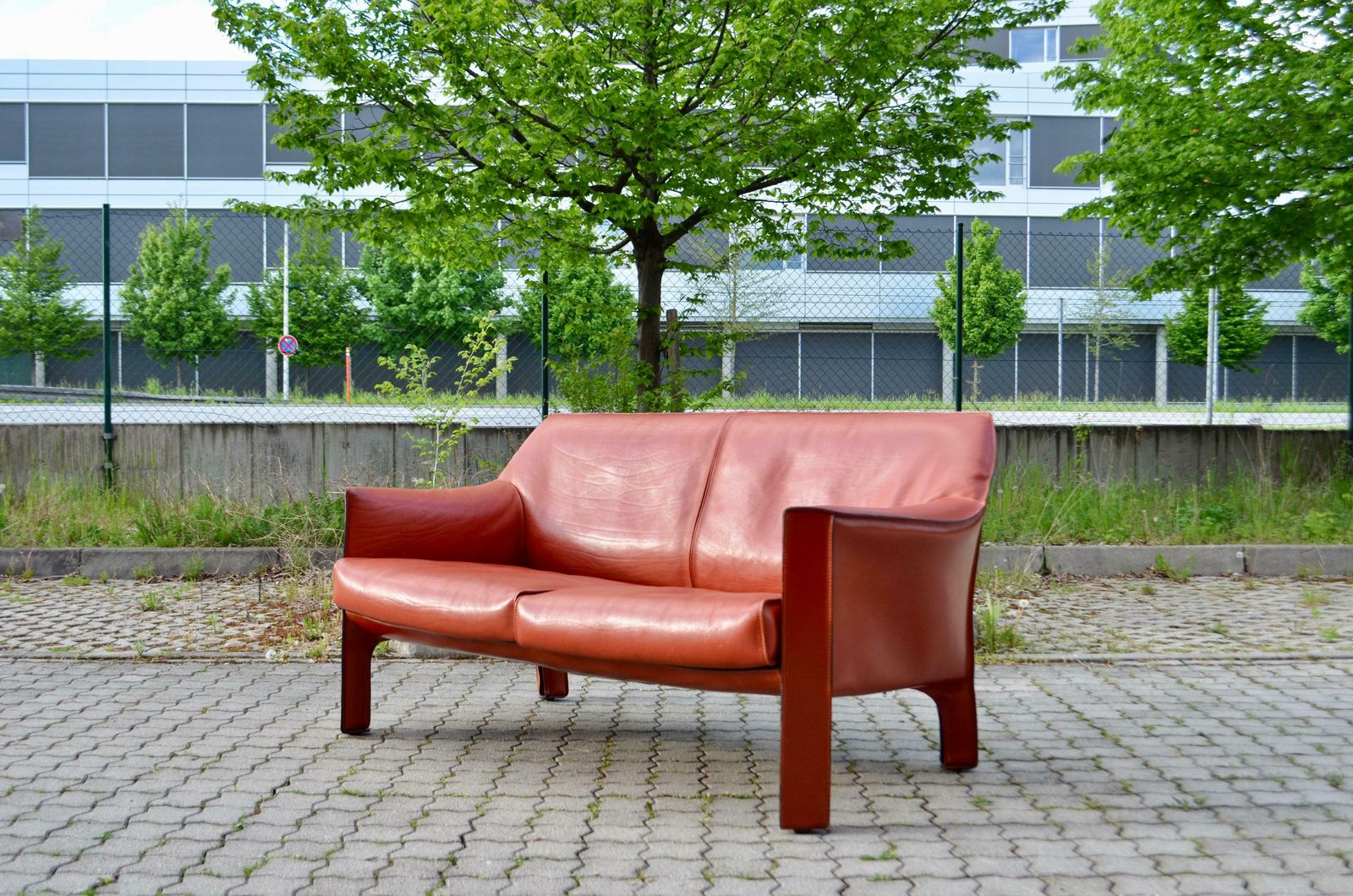 Cassina Taxi 415 Neck Saddle Leather Sofa China Red / Ox Red photo for sale