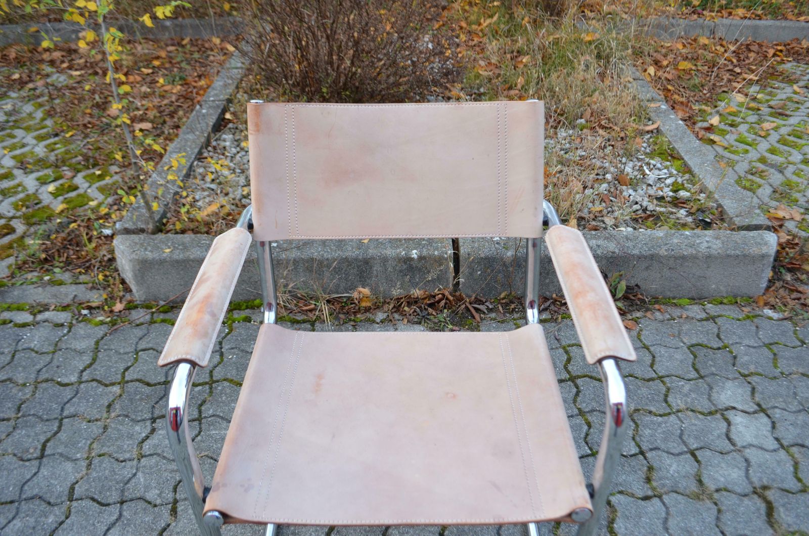 Matteo Grassi Cantilever Mg Skin Coloured Leather Chair By Centro Studi photo for sale