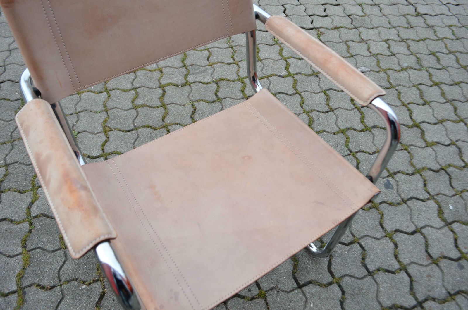 photo buy Matteo Grassi Cantilever Mg Skin Coloured Leather Chair By Centro Studi