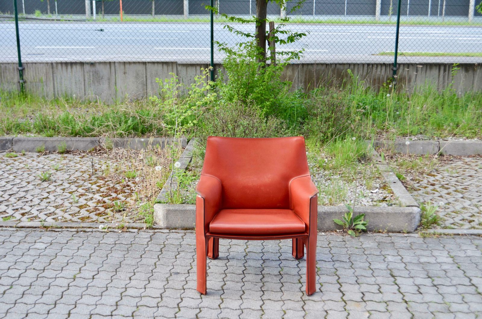 Cassina Taxi 414 Leather Lounge Chair Armchair China Red / Ox Red photo furniture