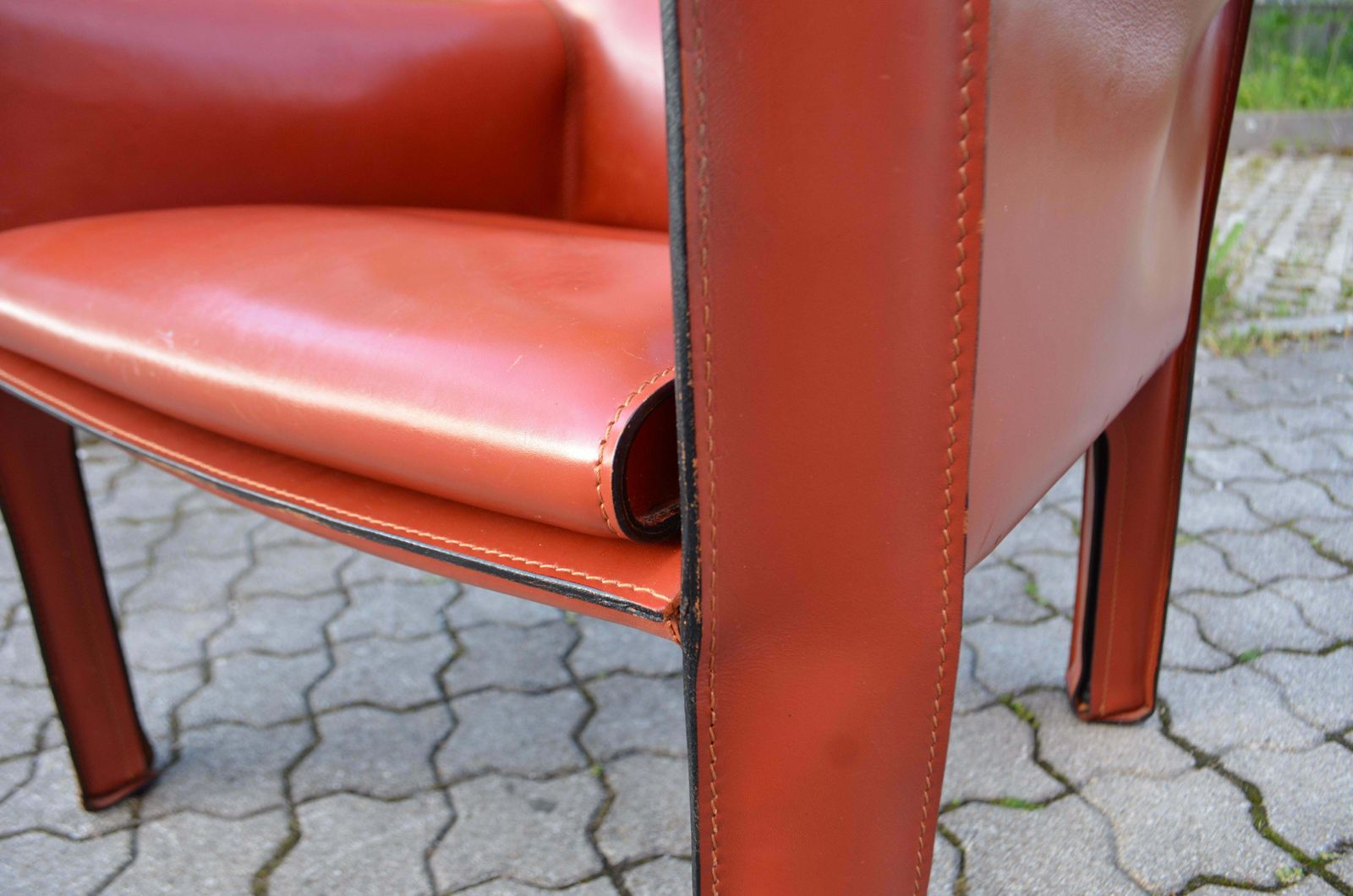 Cassina Taxi 414 Leather Lounge Chair Armchair China Red / Ox Red photo 4245.0