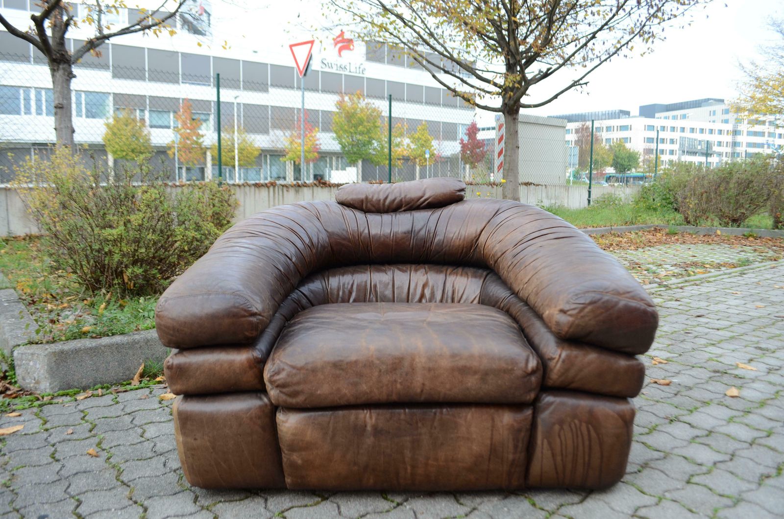 Zanotta Model Straccio De Pas, D''Urbino, Lomazzi Original Lounge Leather Chair photo vintage
