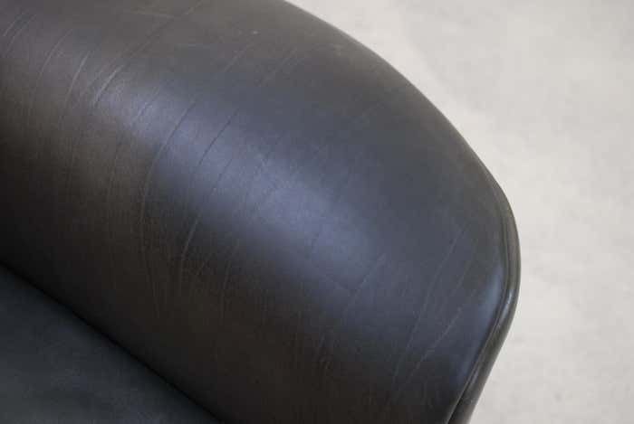 photo furniture Matteo Grassi Esquire Neck Leather Armchair By Luigi Massoni & Giorgio Cazzaniga
