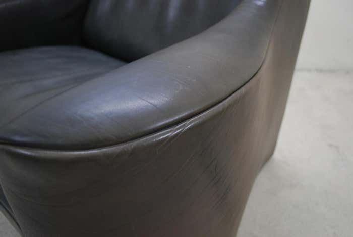 photo buy Matteo Grassi Esquire Neck Leather Armchair By Luigi Massoni & Giorgio Cazzaniga