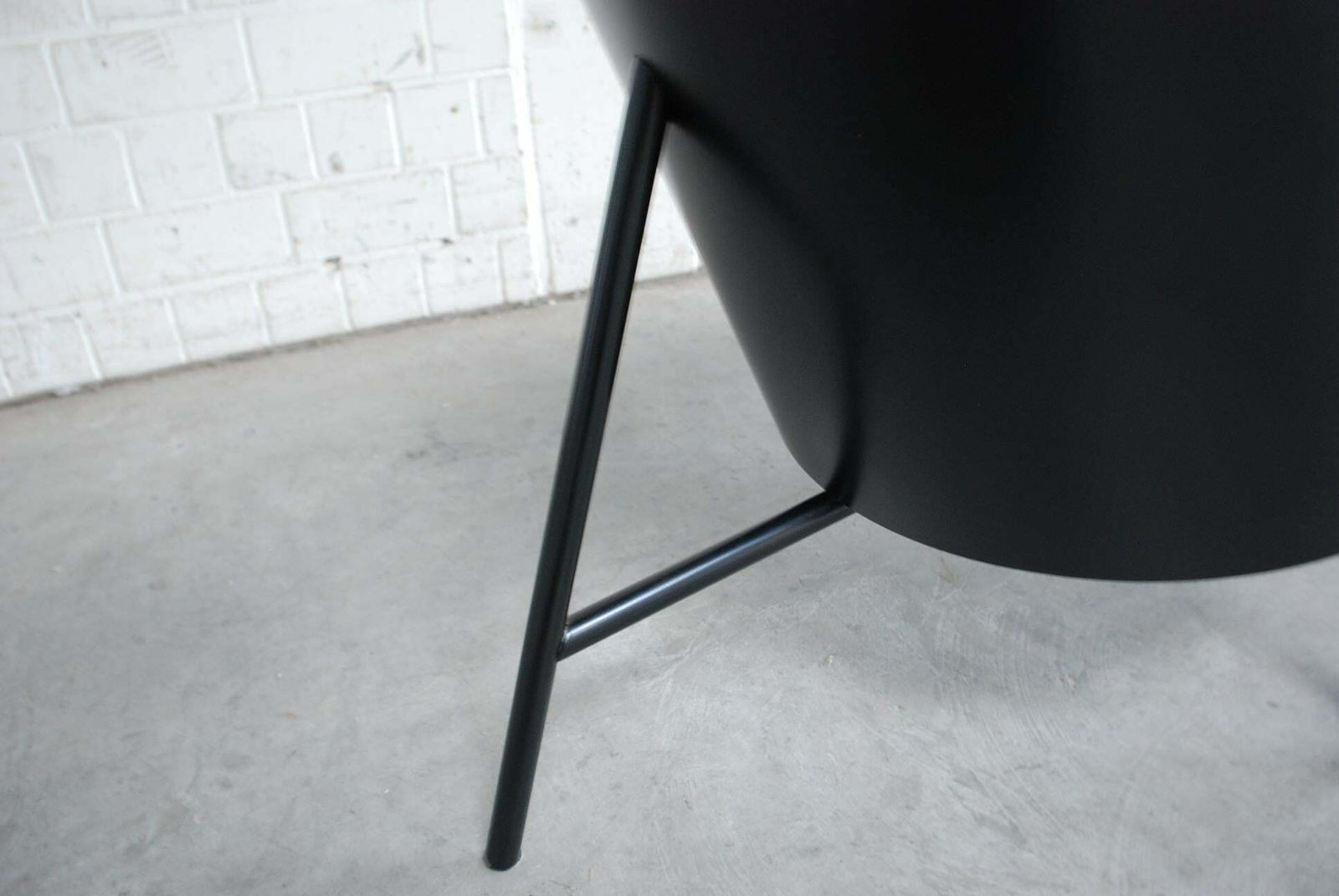 photo vinterior Philippe Starck Black Chair Armchair Driade Aleph Model Pratfall