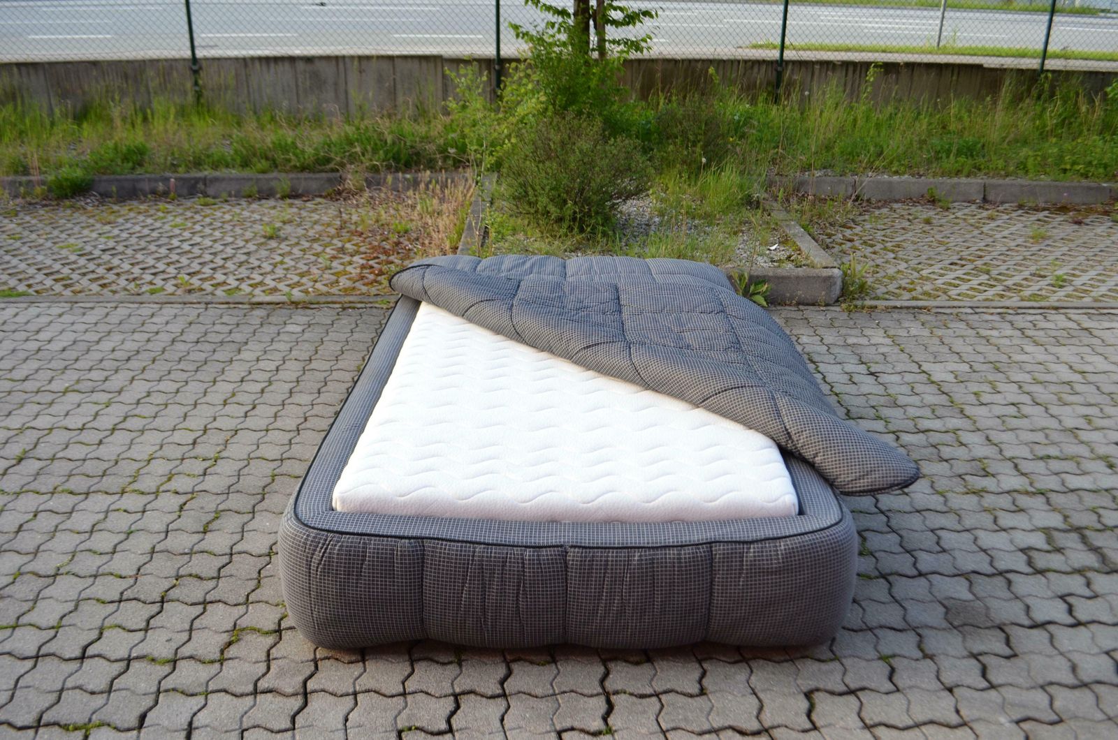 photo furniture Arflex Cini Boeri Model Strips Bed Daybed