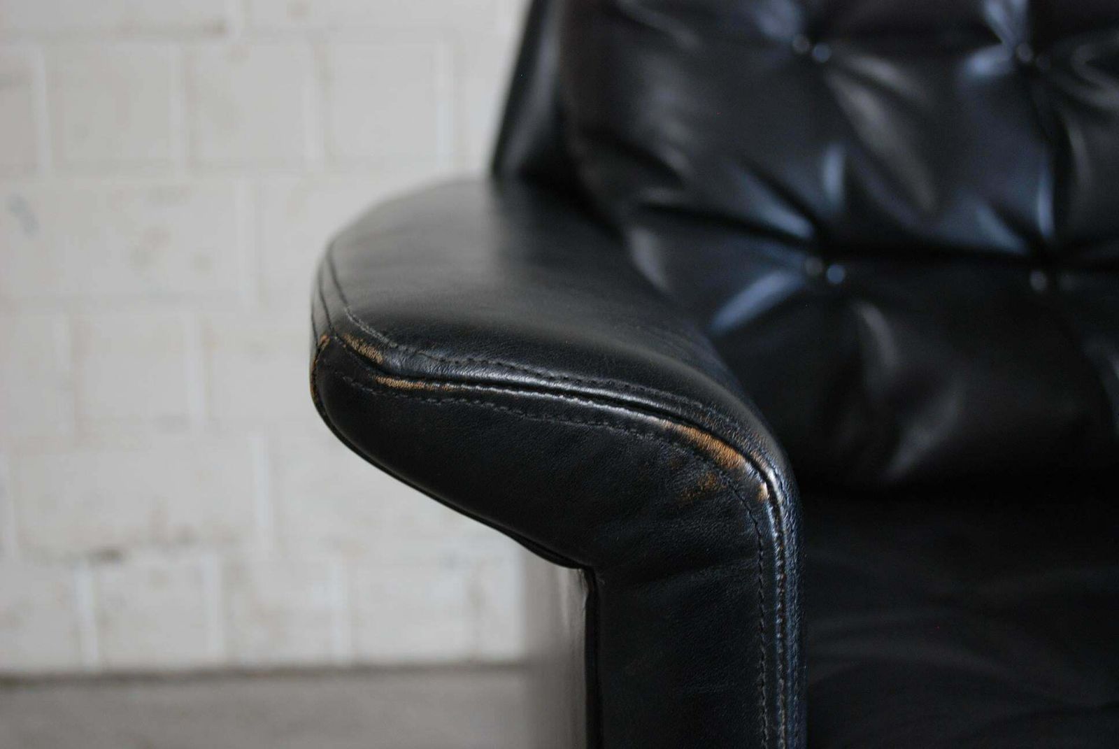 photo furniture Kill International Pair Of Leather Armchair Design By Rudolf Glatzel, 1960s