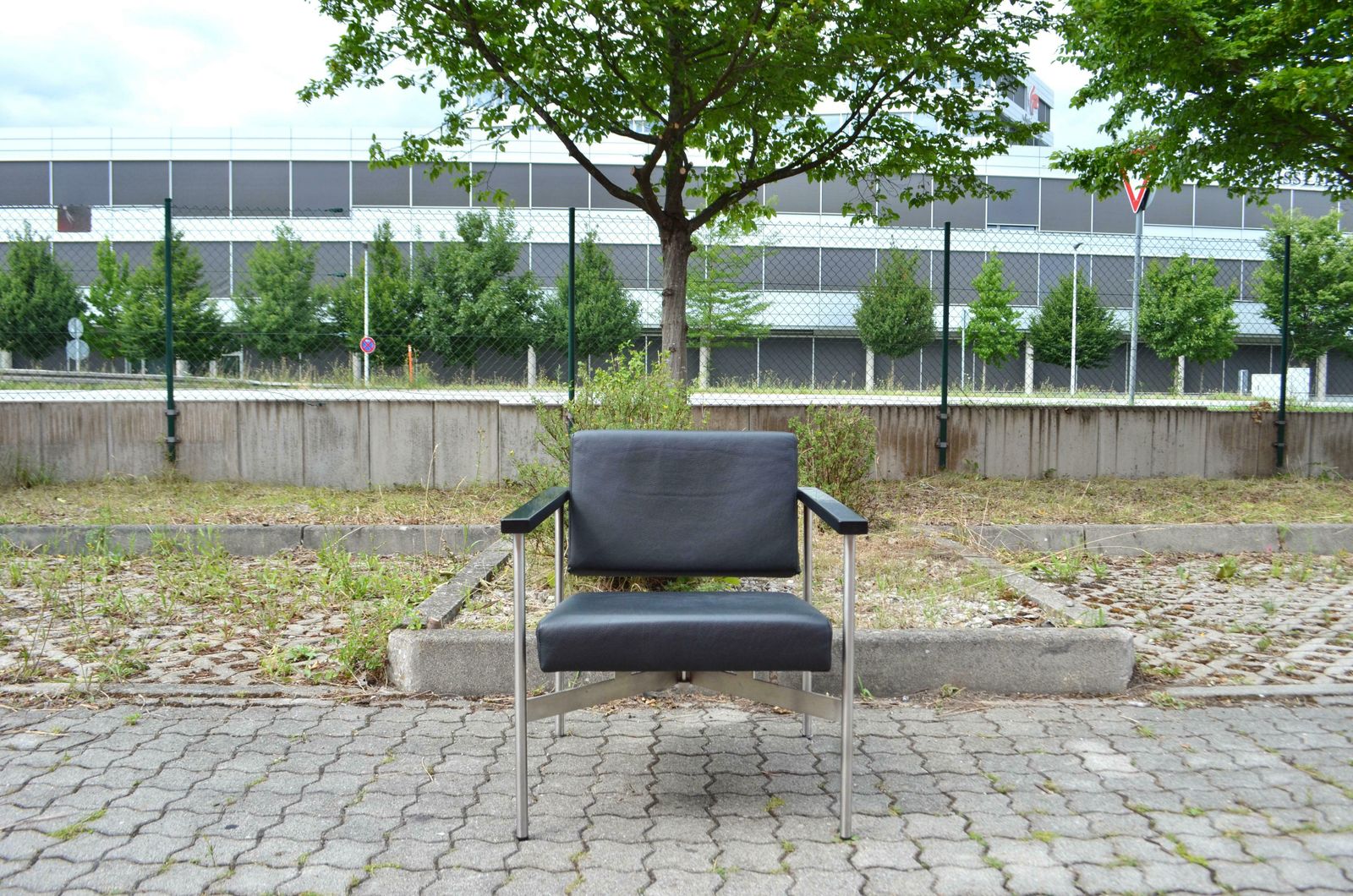 Hans Gugelot Minimalist Leather Lounge Chair Gs1076 Armchair Habit photo vintage