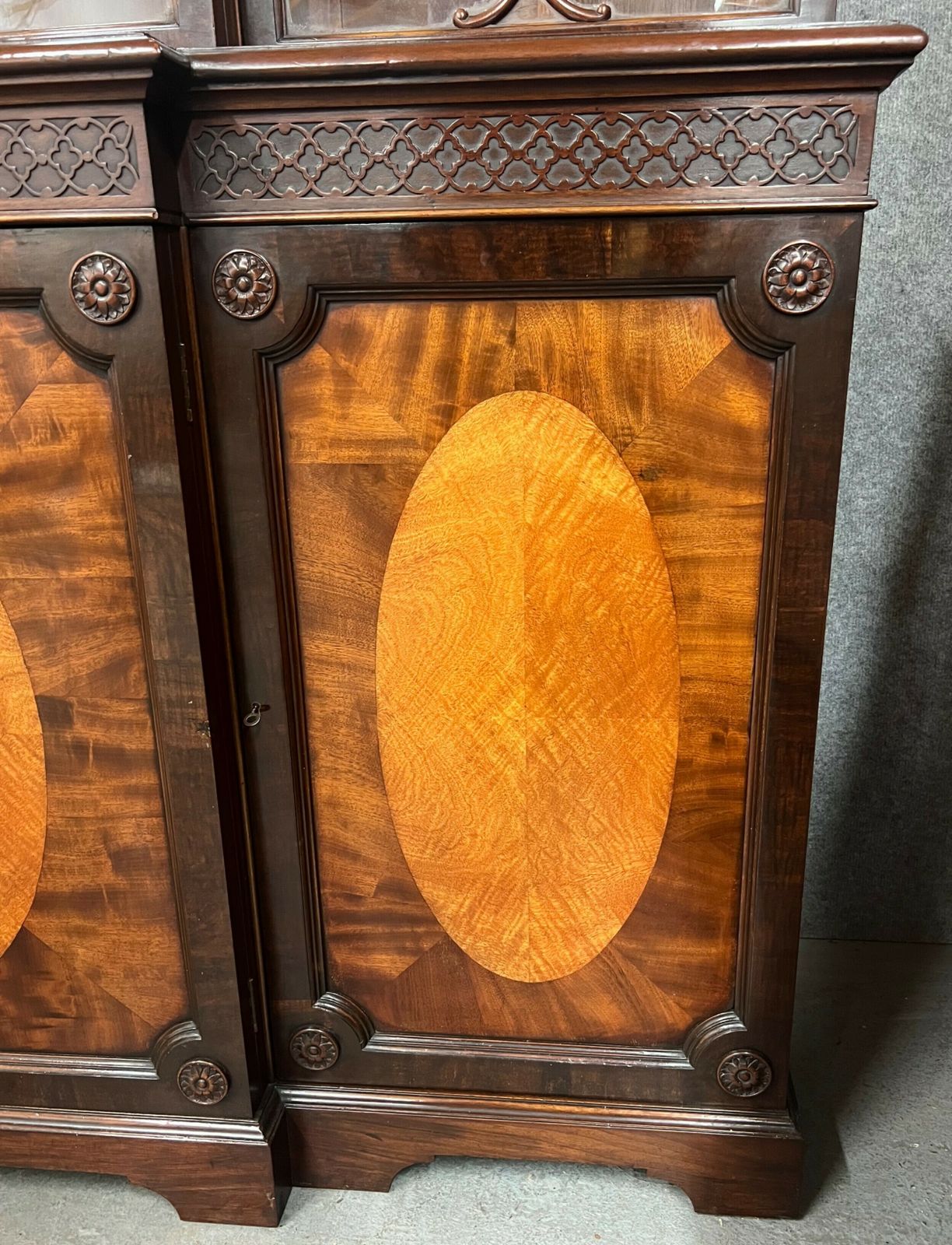 Good Quality Antique Mahogany Breakfront Bookcase. photo 3575.0