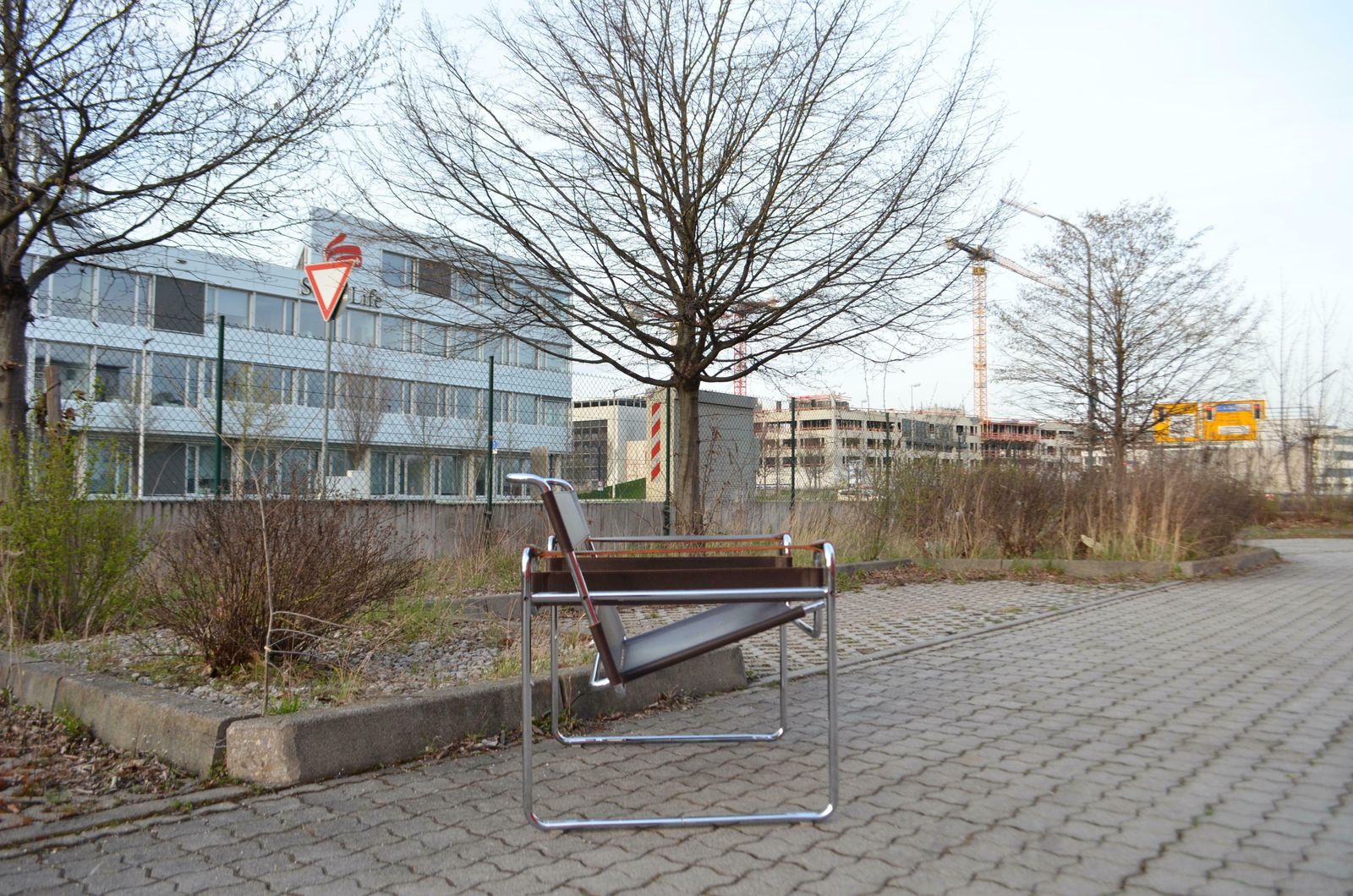 photo vintage Knoll International Wassily Chair By Marcel Breuer Brown Leather Set Of 2